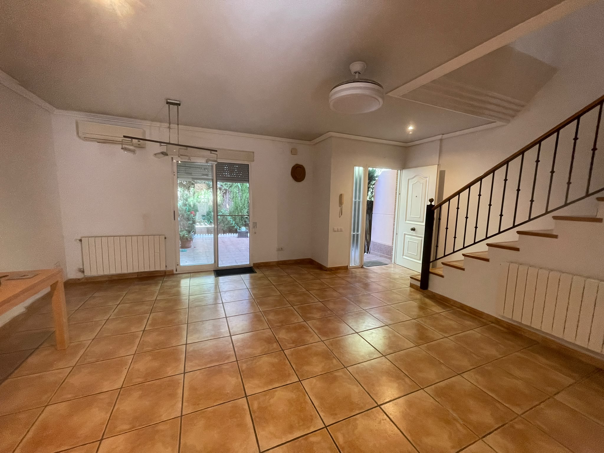 Townhouse for rent in Moncada