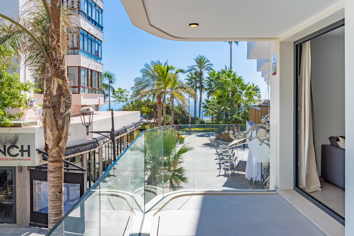 TOURIST LICENCE - Modern Apartment with sea views just steps from Estepona’s paseo marítimo