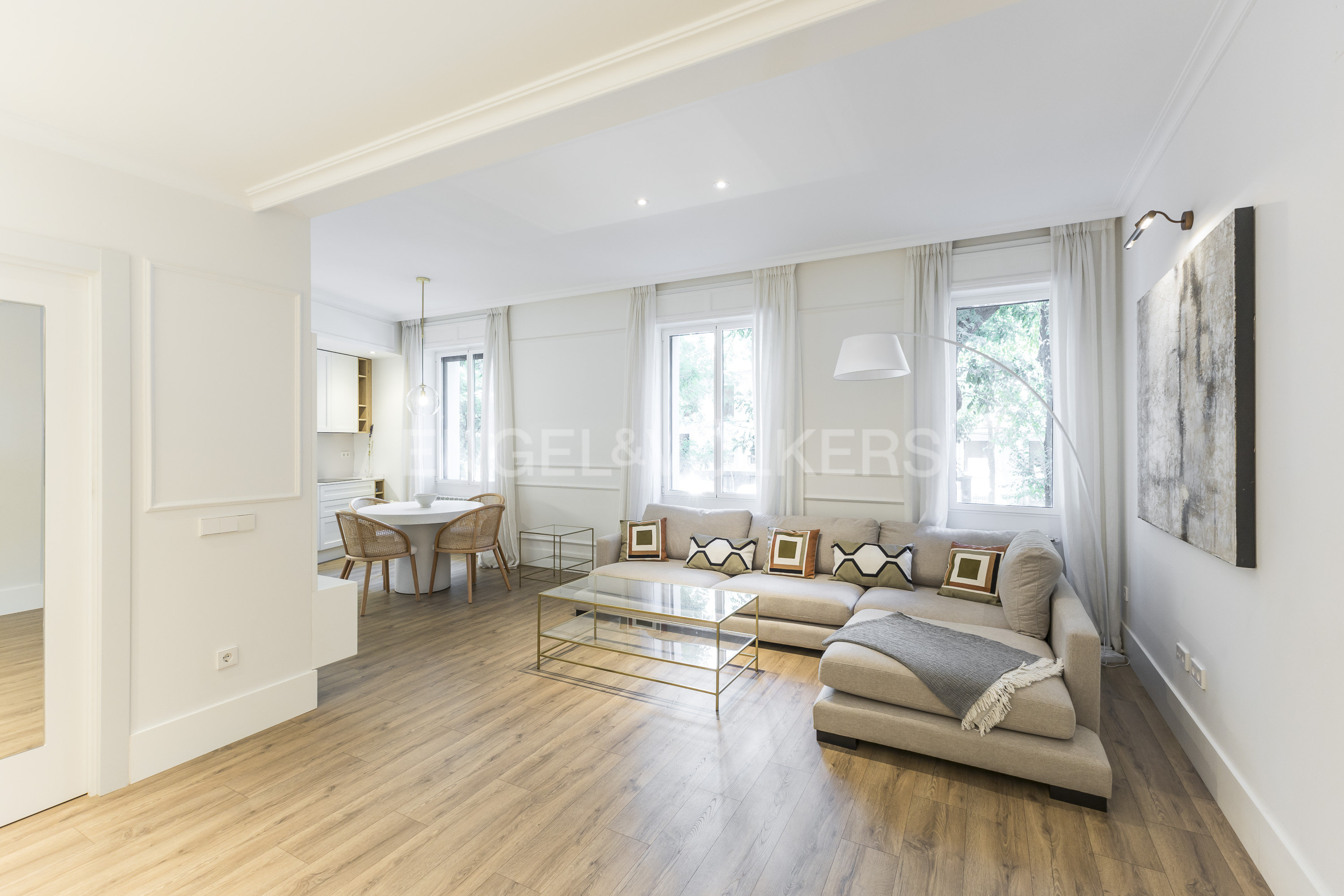 Bright furnished apartment on General Álvarez de Castro Street