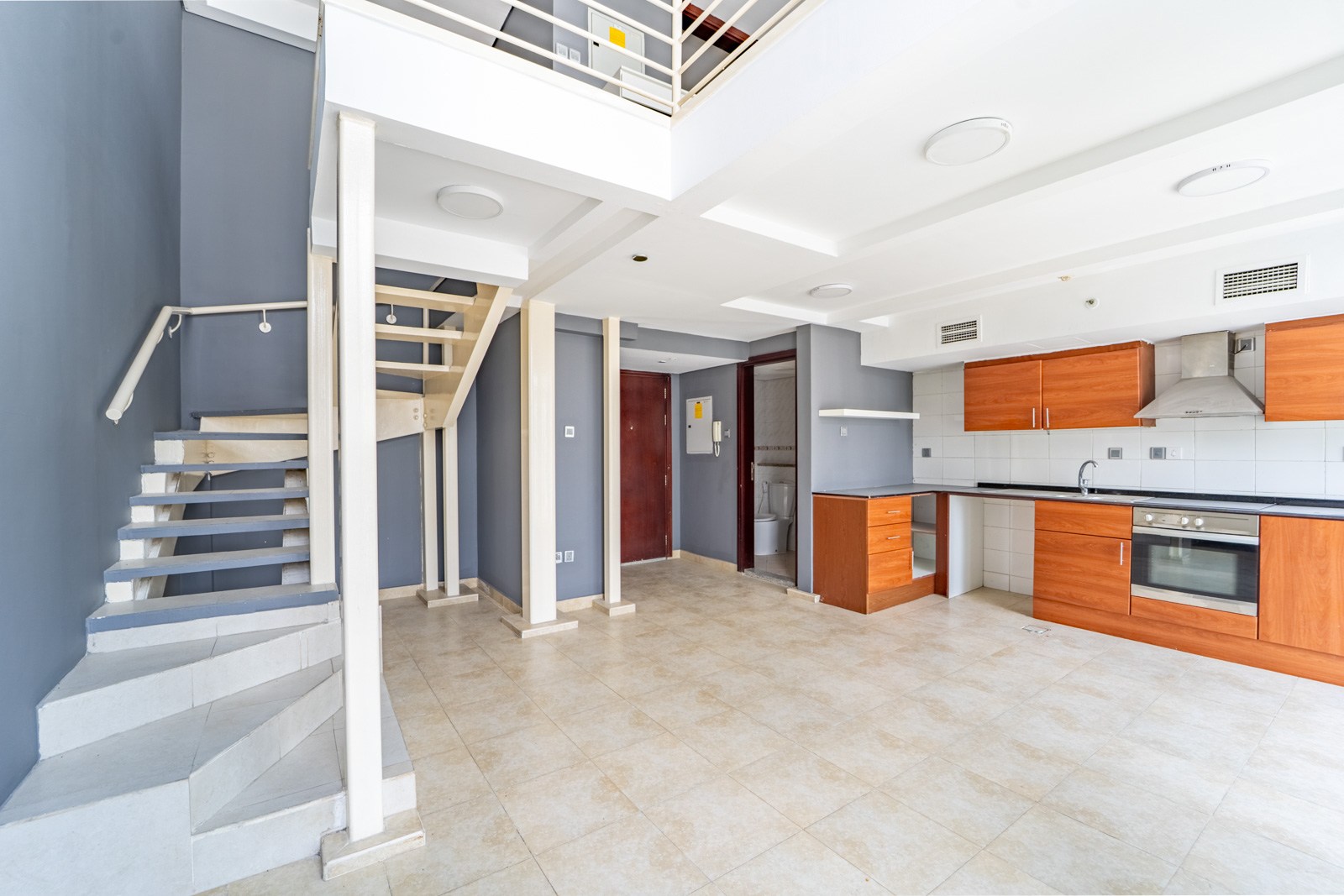 Unique Loft | Vacant | Skyline & Lake Views