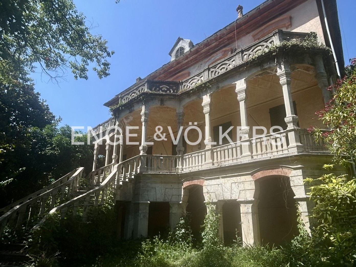 Elegante Jugendstil-Villa aus dem frühen 20. Jahrhundert, wenige Schritte vom Zentrum entfernt