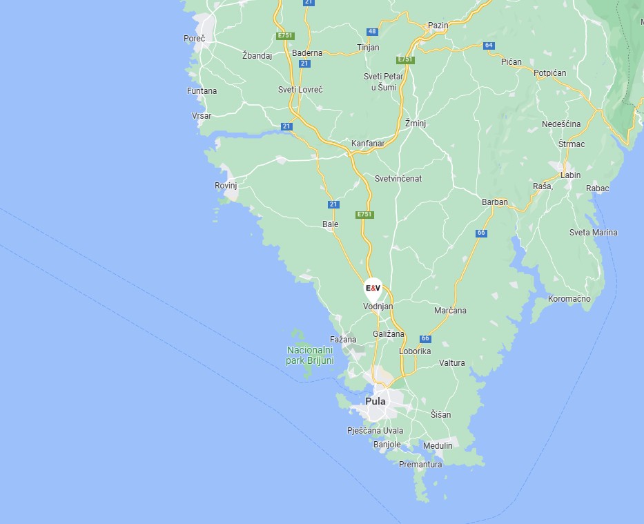 Map view of Istria, Croatia, showing Pula, Rovinj, and other towns. Roads are marked in yellow, and the sea is blue.