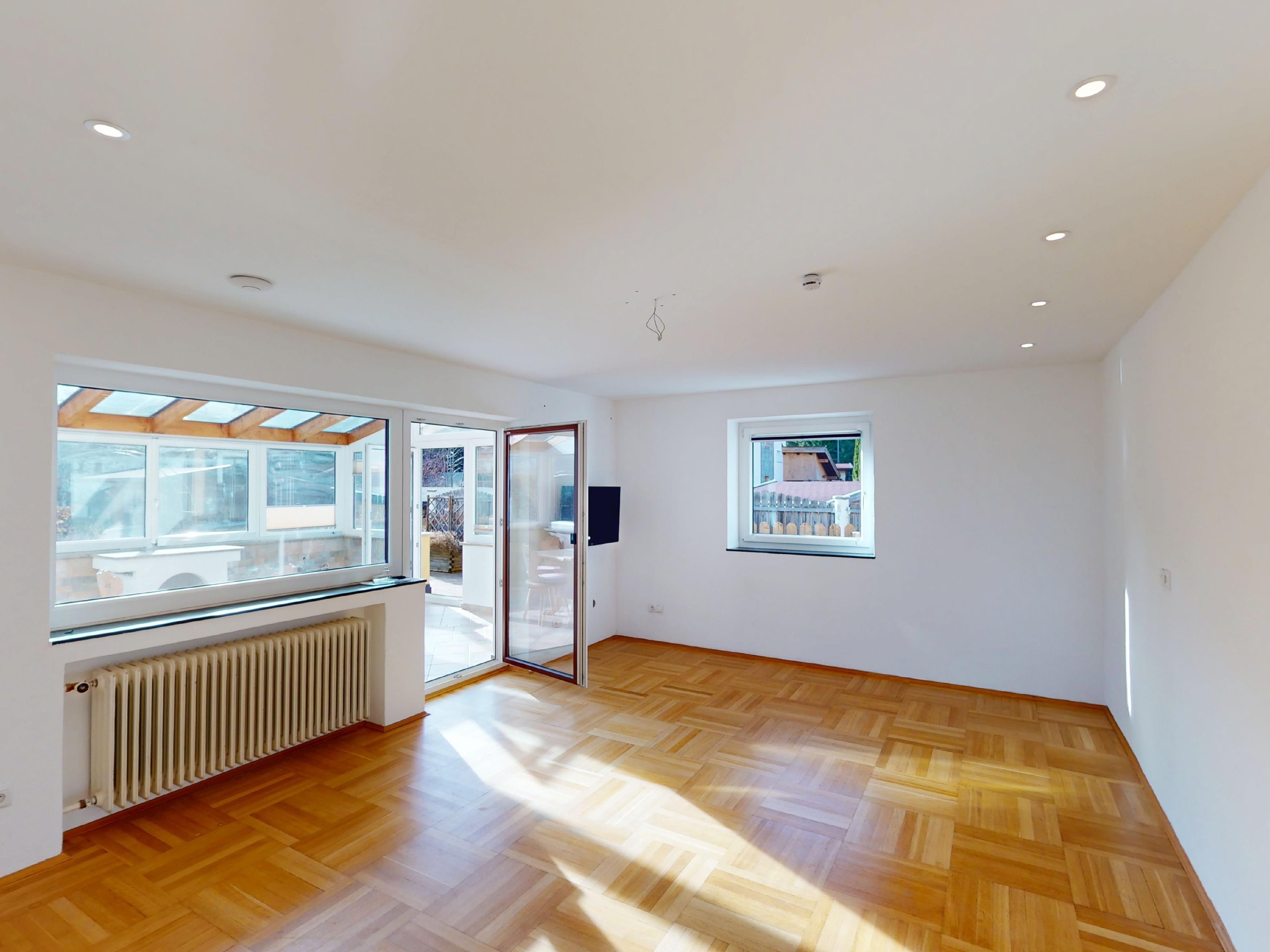 Sunny 3 -room apartment with spacious basement rooms