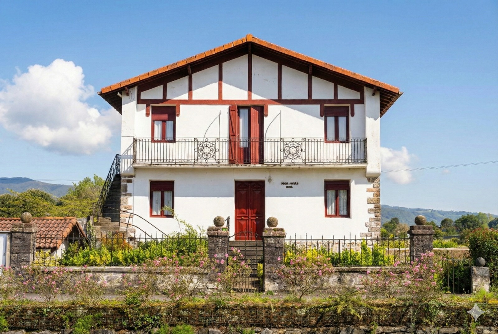 Spectacular detached house in the heart of Hondarribia.