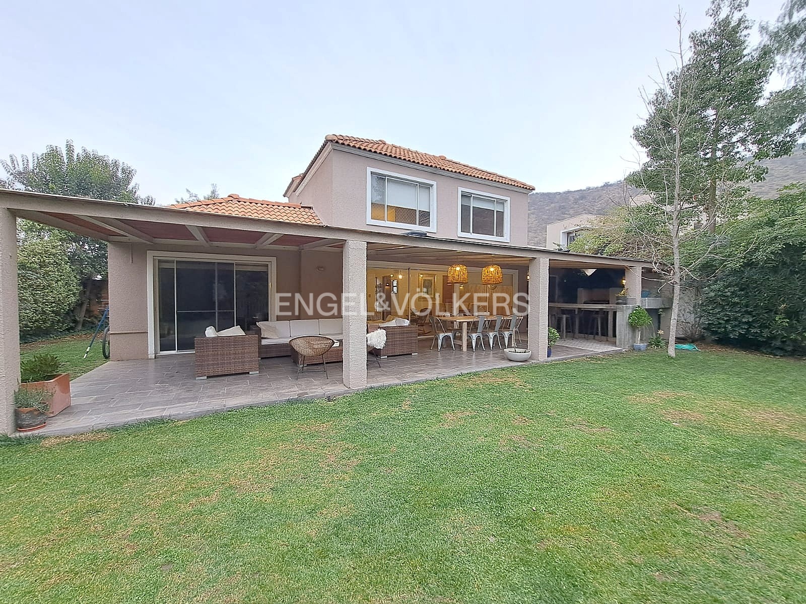 Excelente  casa en venta con  600 m2 de terreno.. Santa Elena