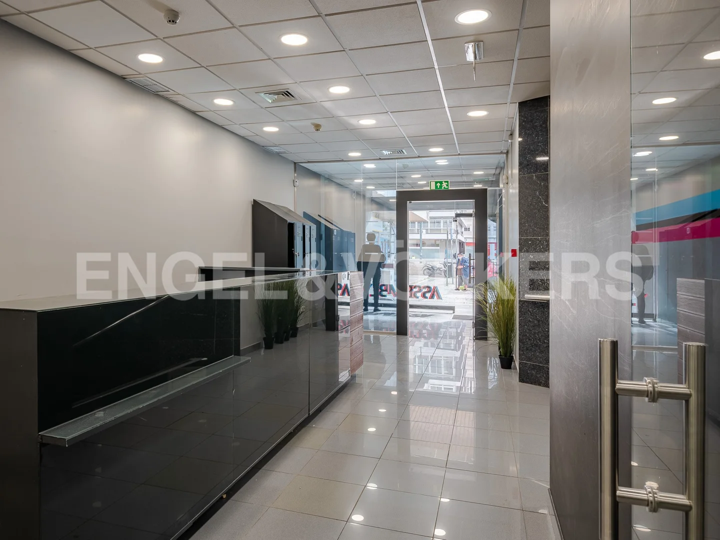 Excellent Store or Office in Alvalade Square