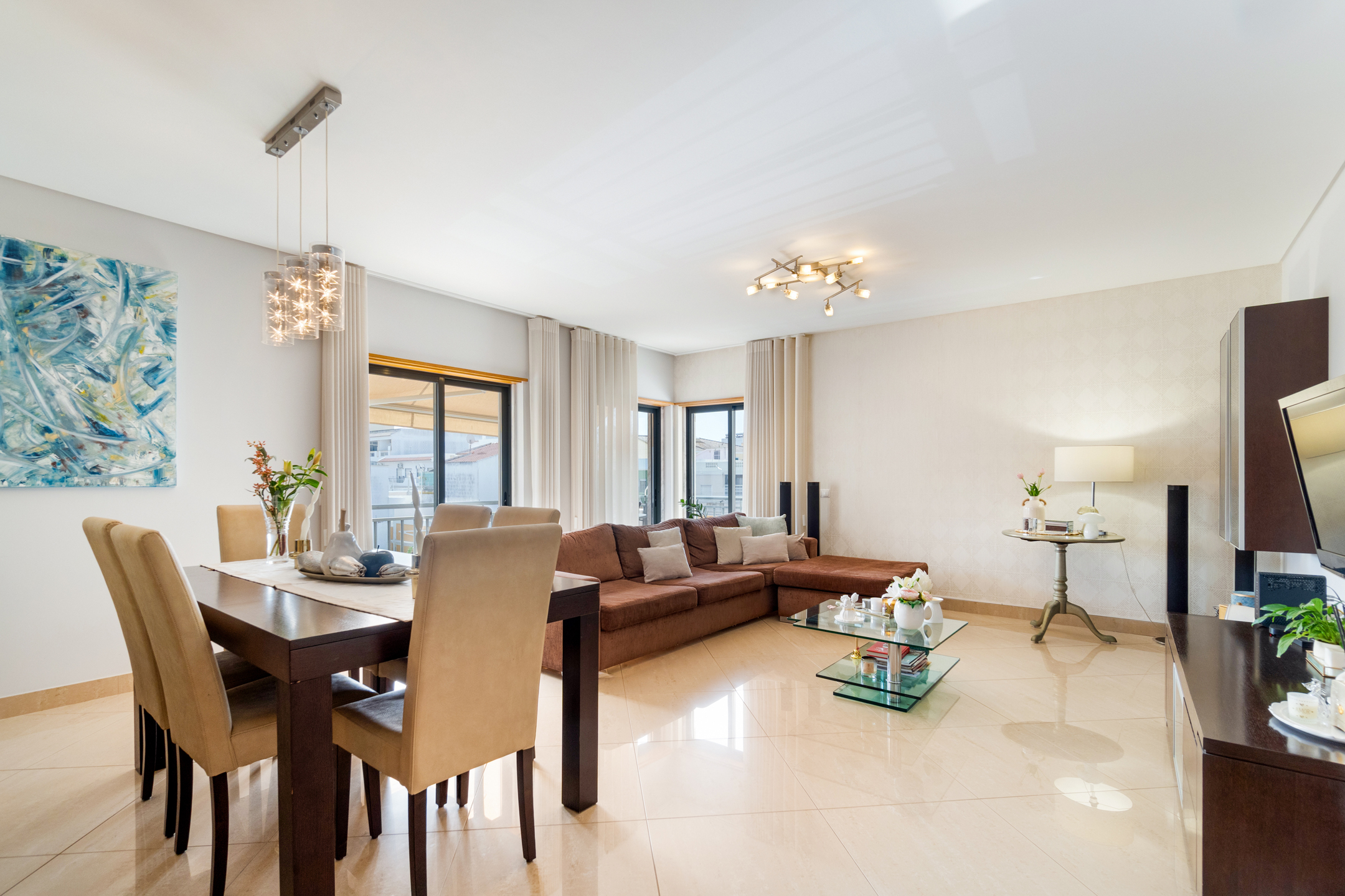 3-Zimmer-Wohnung mit großzügigen Räumen, Terrasse mit Grill, Garage und Abstellraum – Quarteira