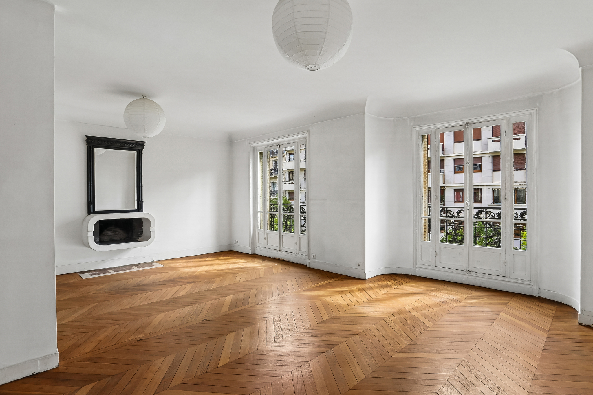 Spacious, bright one-bedroom apartment