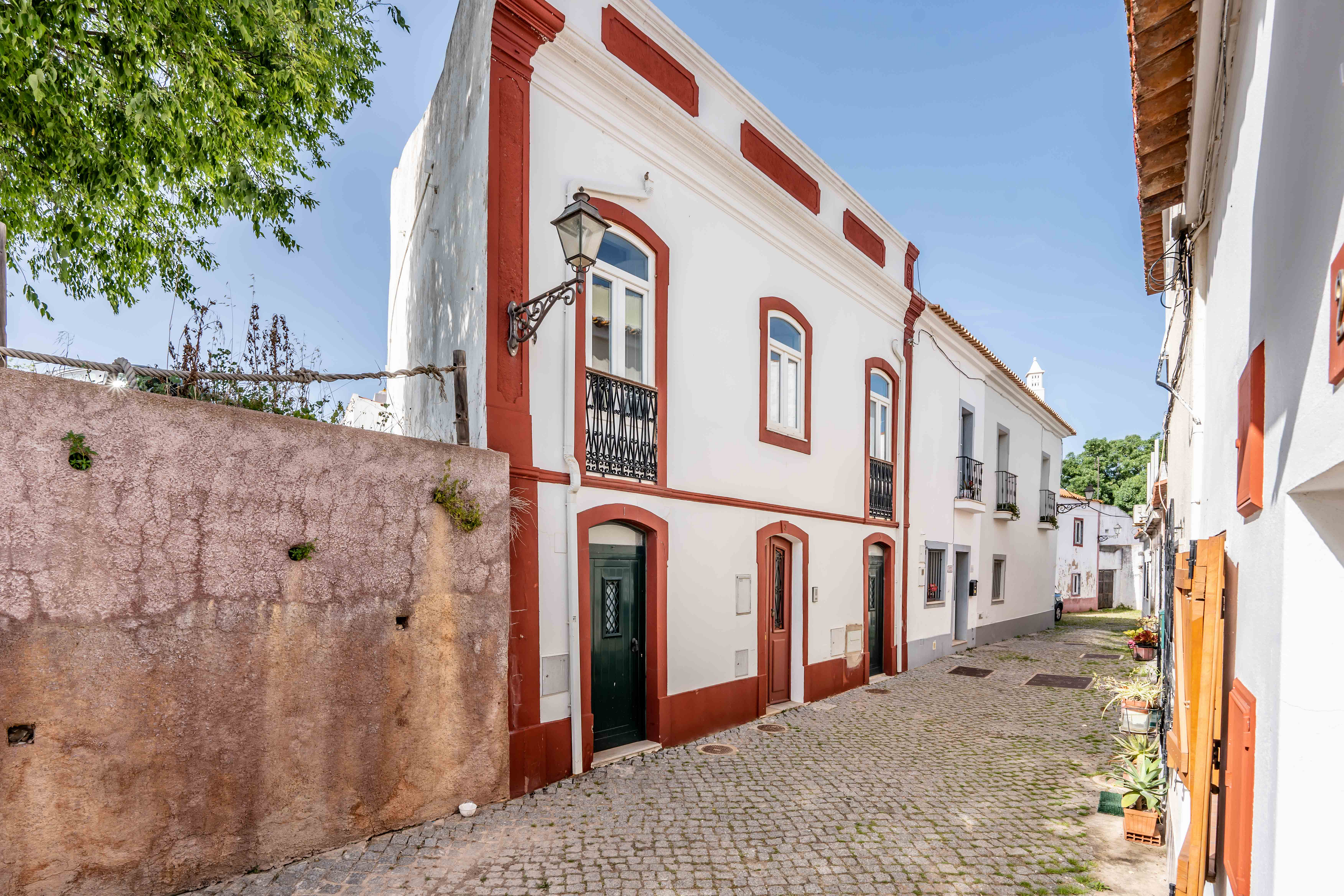 Charming Traditional House with a huge garden in Silves with Great Development Potential