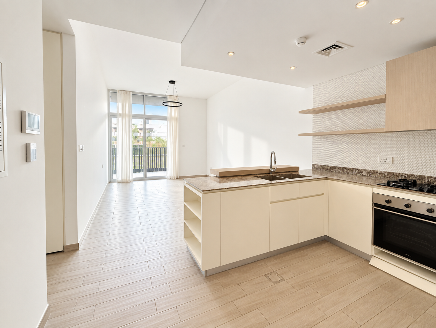 Large Balcony  |  Bright  |  Unfurnished