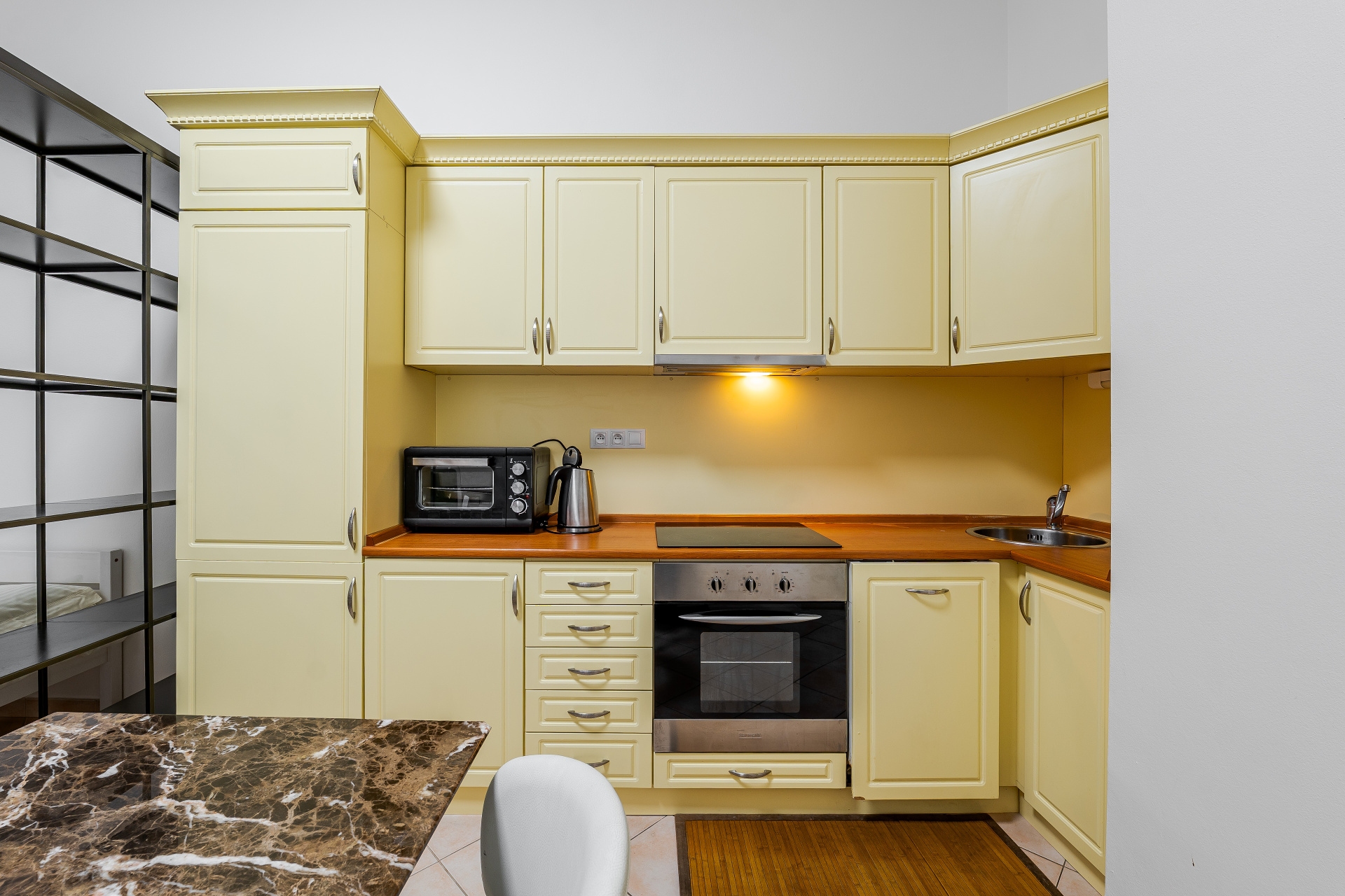 Rent a 1+kt apartment with the option of a garage parking space in Vinohrady