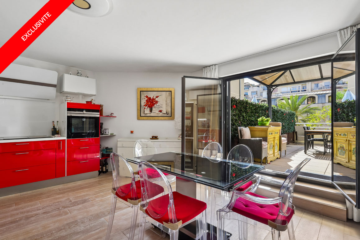 Beautiful one-bedroom apartment with south-facing terrace and Mediterranean garden views