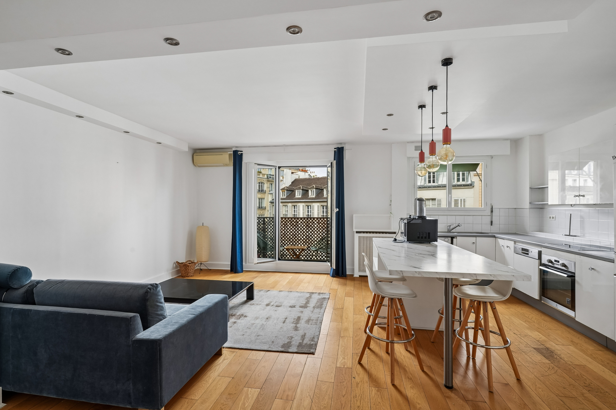 Furnished, air-conditioned apartment with balcony - Passy