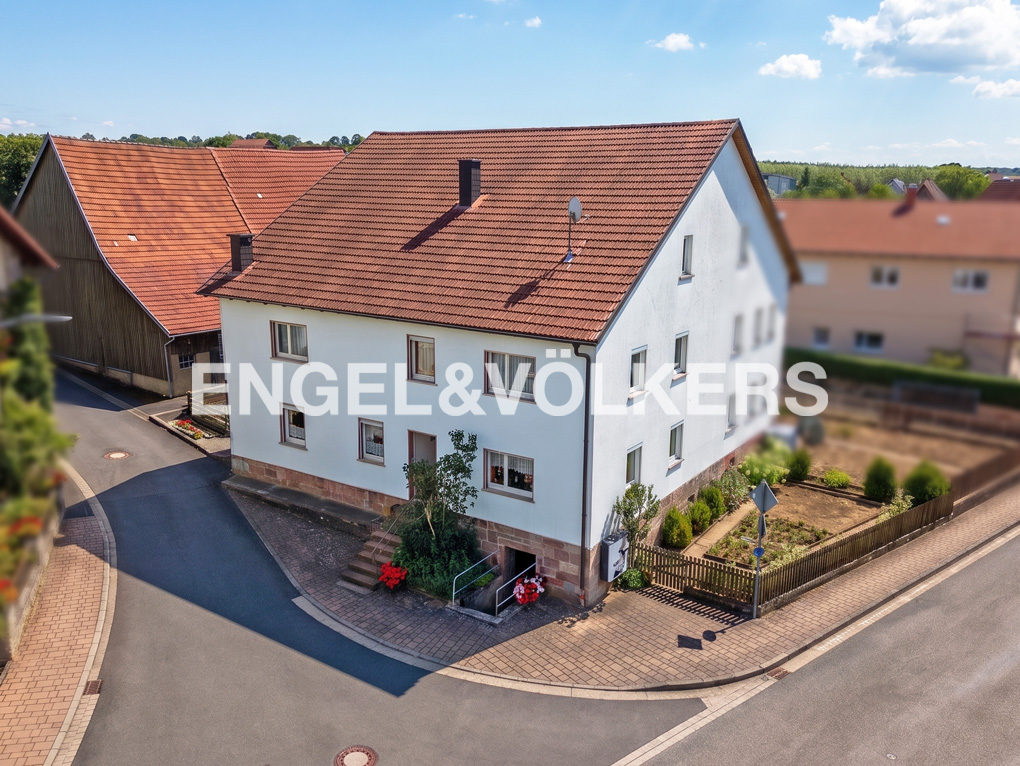 Historisches Anwesen in Schlimpfhof  mit 119 m² Wohnfläche, Terrasse und großzügigem Gestaltungspotenzial