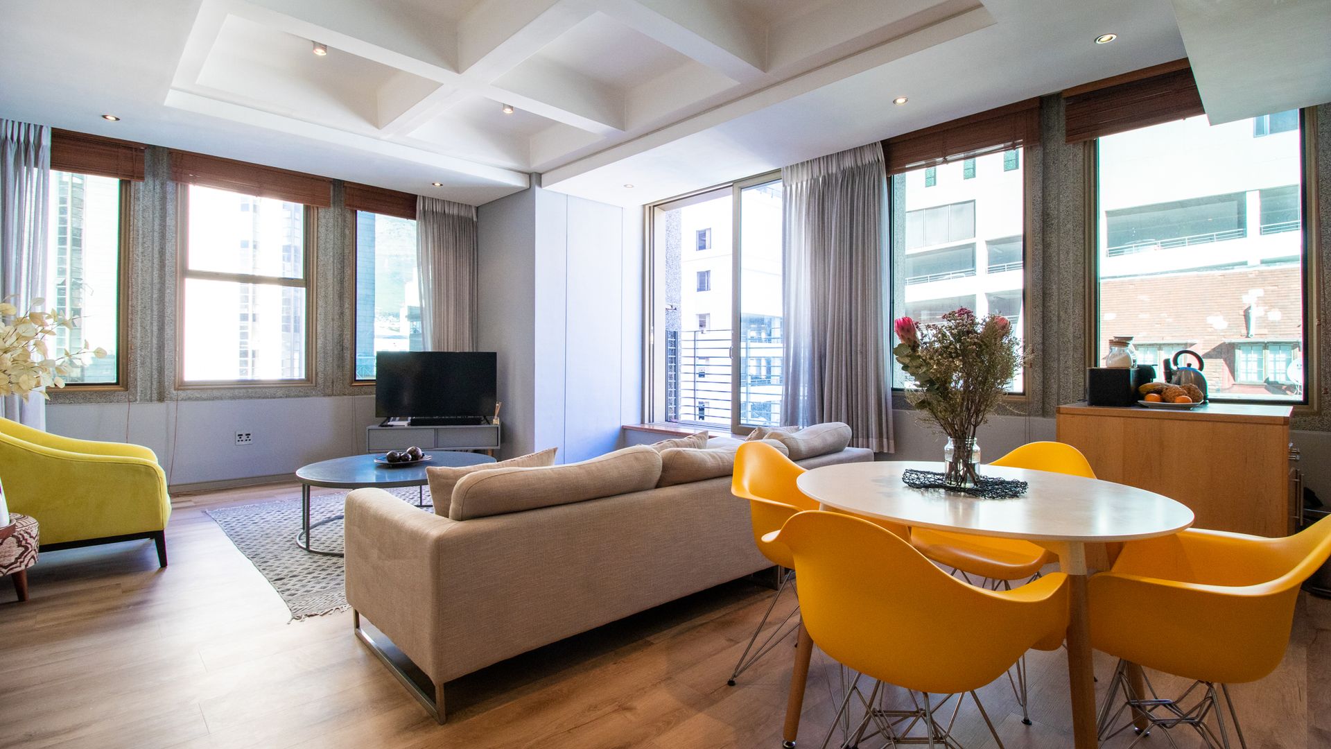 Modern high rise apartment in Cartwright’s Corner – Airbnb Friendly!
