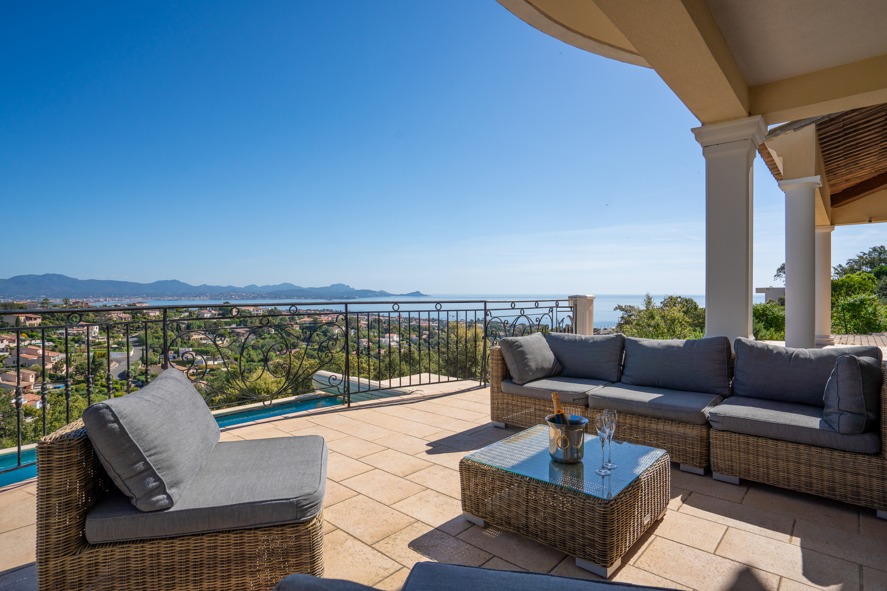 Bright villa with panoramic sea view