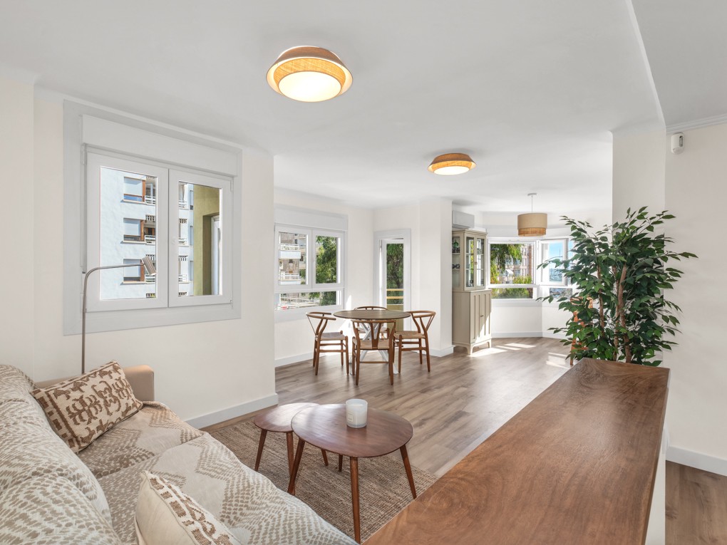Bright Renovated Apartment with Marina Views in Son Armadams