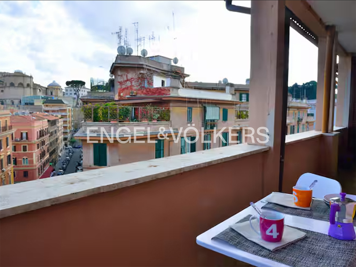 Charming penthouse with panoramic terrace overlooking the Vatican Museums