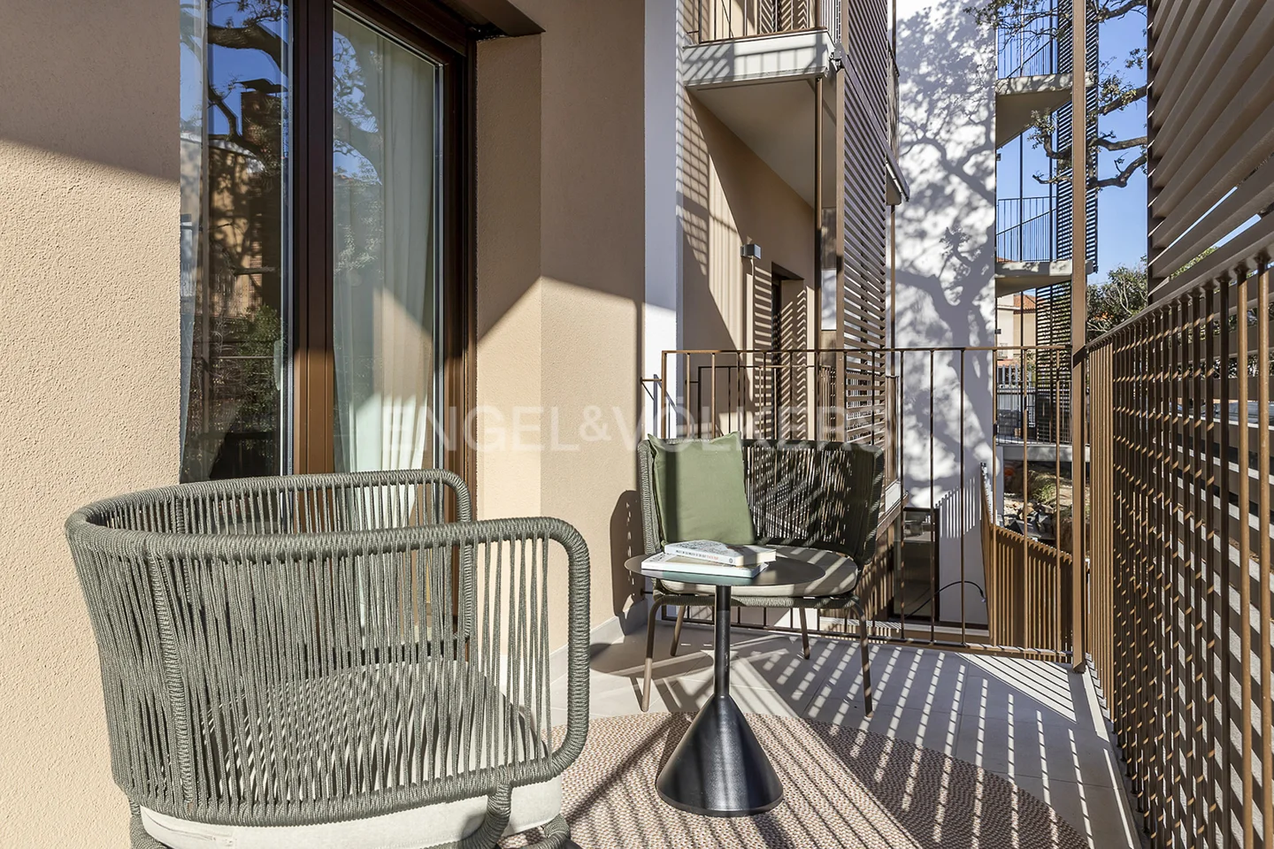 Bright apartment with large terrace in Horta