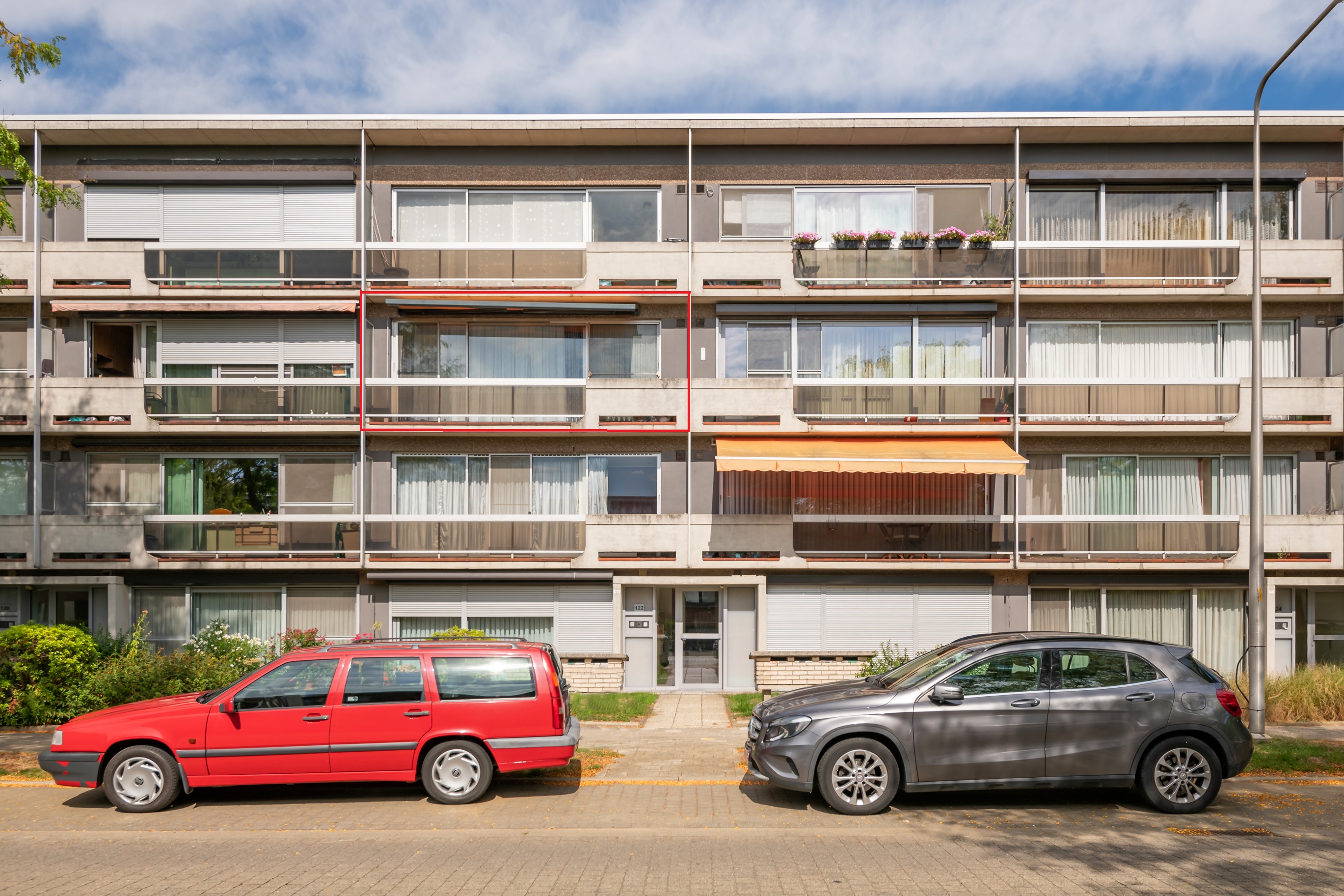 Ruim 3-slaapkamerappartement met garage