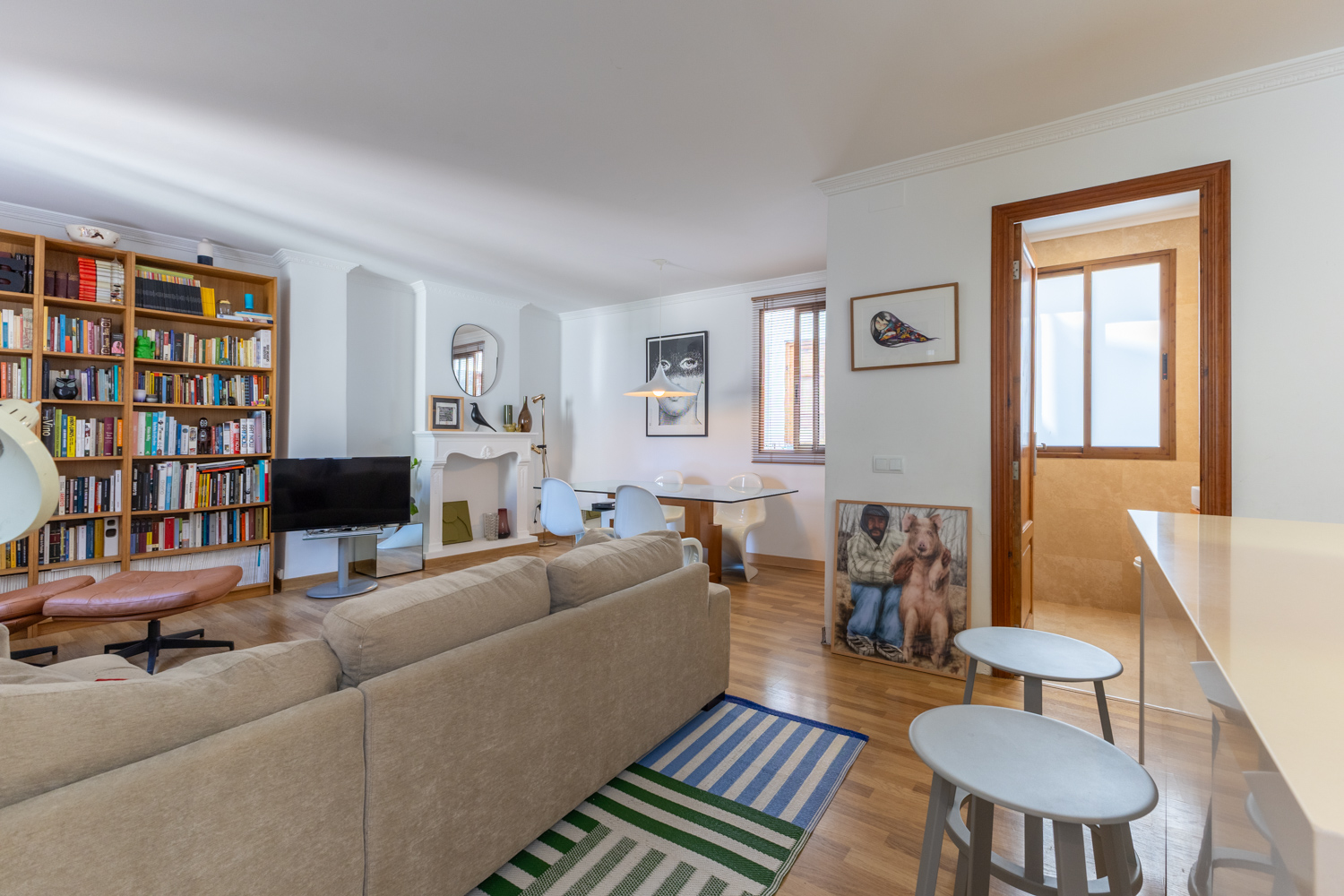 Elegant apartment in a classic building next to the Serranos Towers