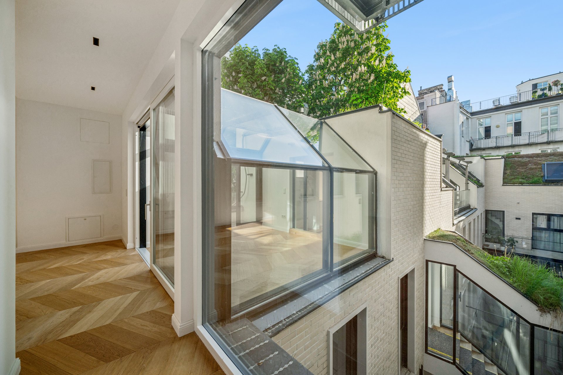First Occupancy – Elegant Apartment with Winter Garden and Terrace