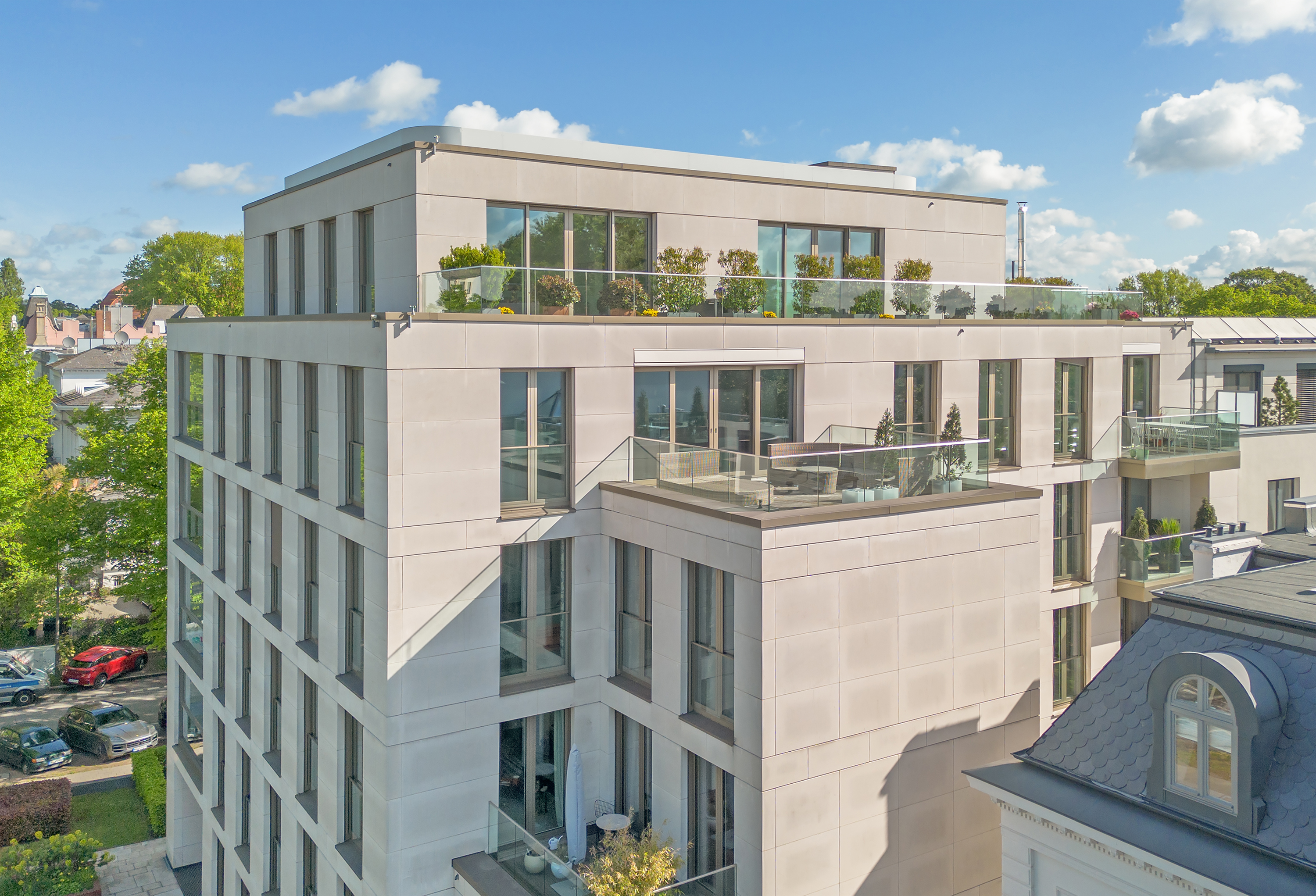 Ganz oben zuhause – lichtdurchflutete Endetage mit Dachterrasse.