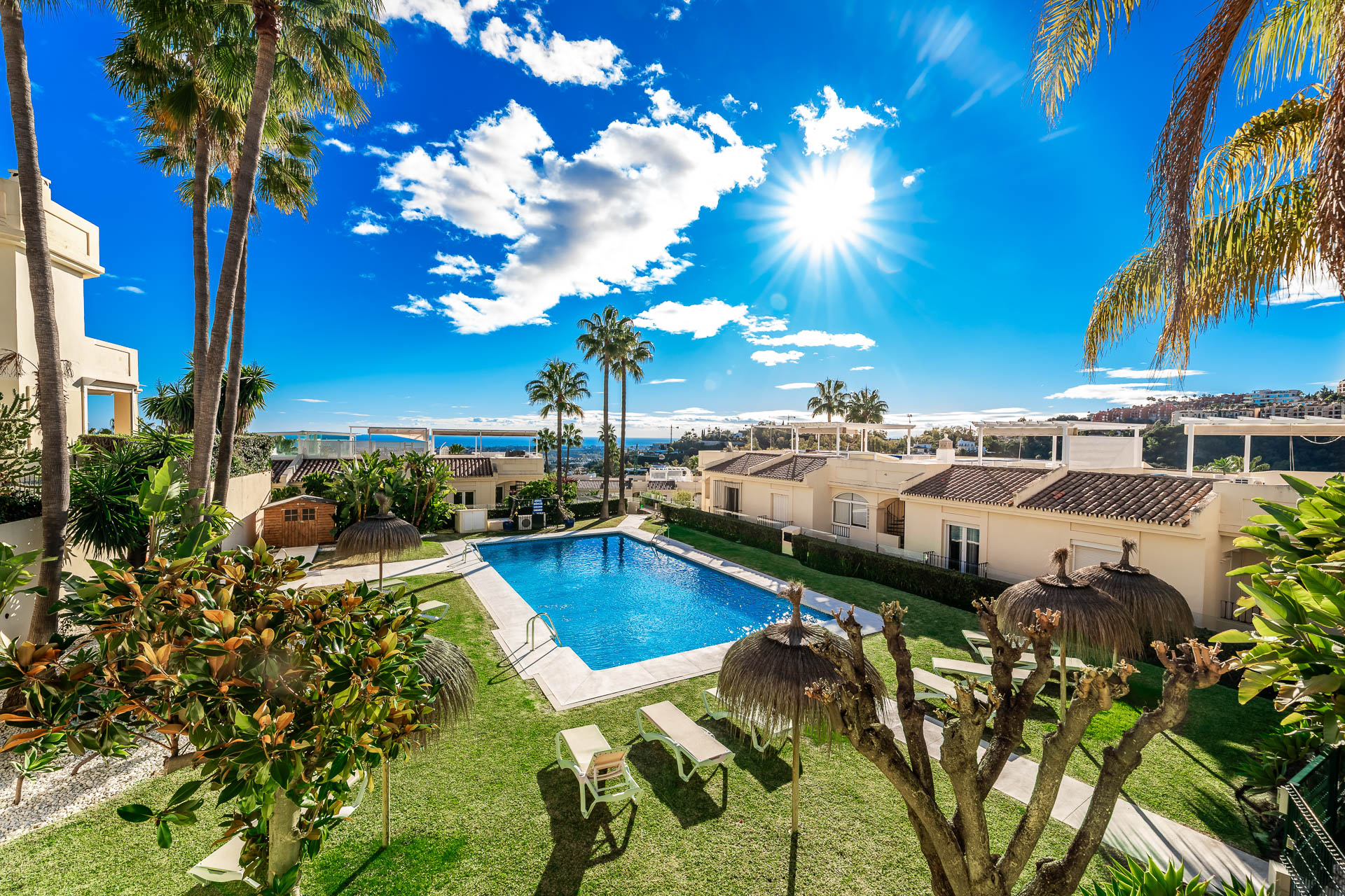 Elegant penthouse duplex with solarium and sea views in gated community