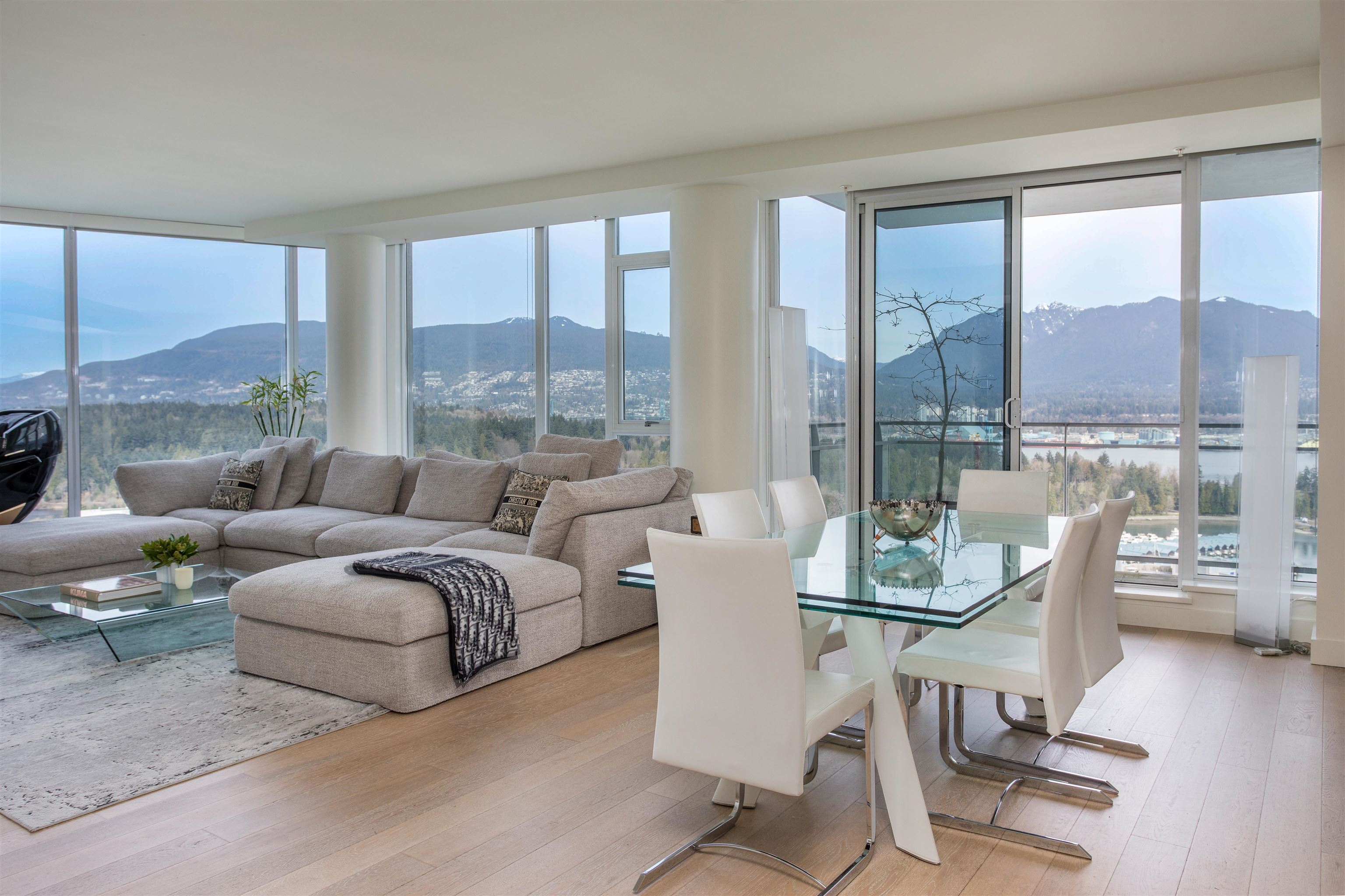 Corner Residence With Panoramic Views