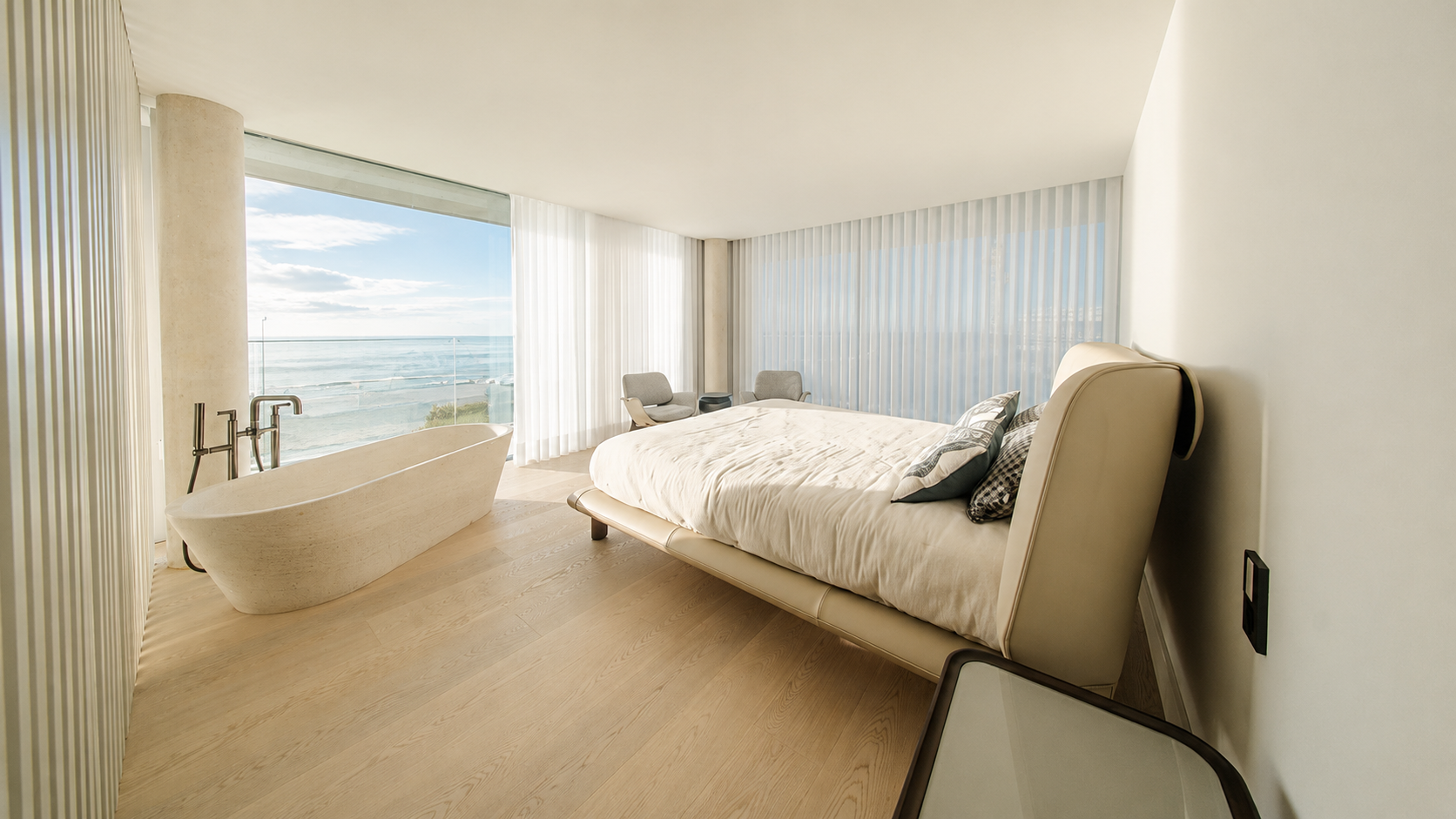 Moradia T4 com Piscina em Primeira Linha de Mar