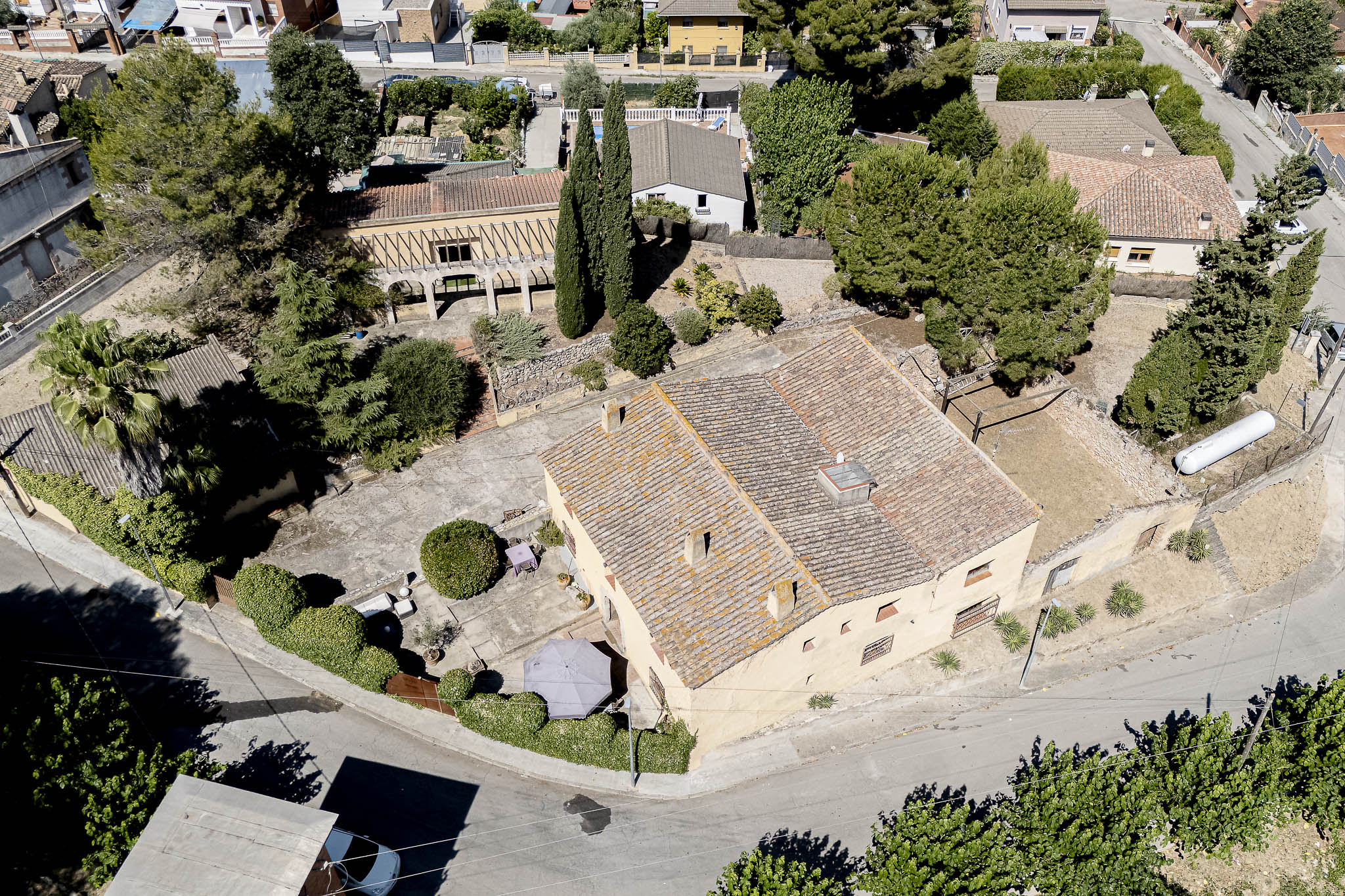 Historic Catalan farmhouse with exceptional potential, less than 40 minutes from Barcelona