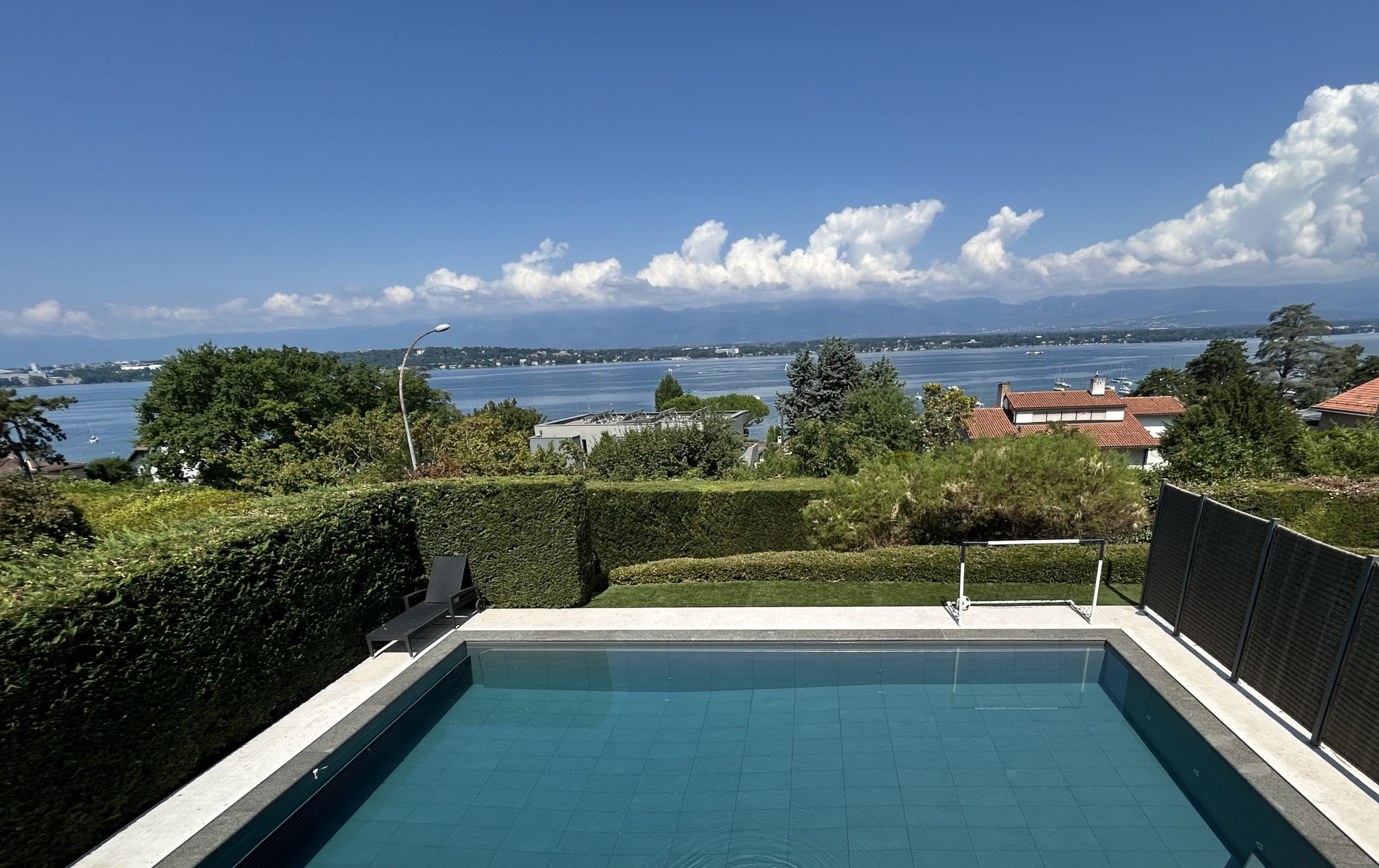 Townhouse with panoramic lake view