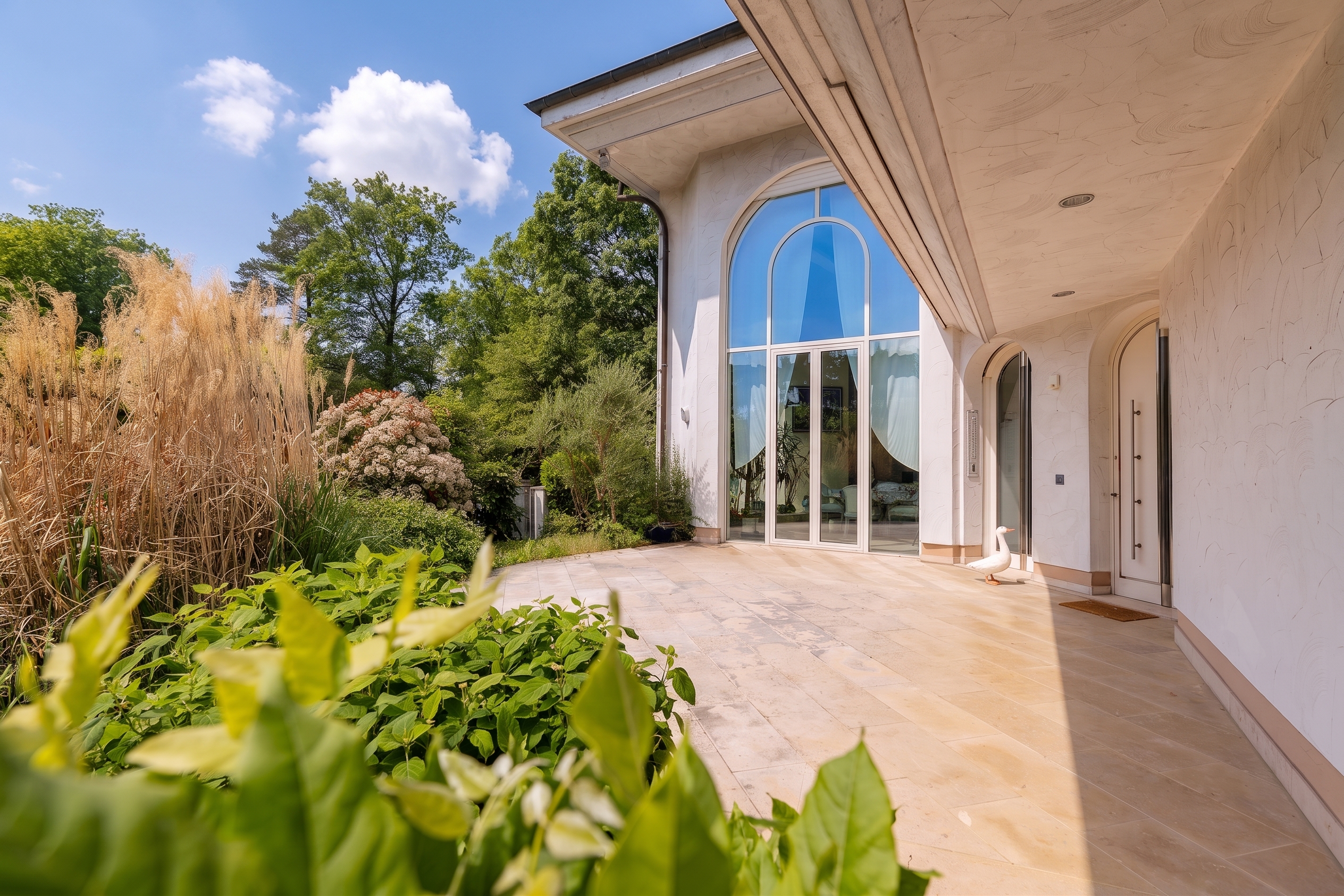 Wo großzügige Architektur auf einzigartiges Flair trifft [KI-modifiziert]