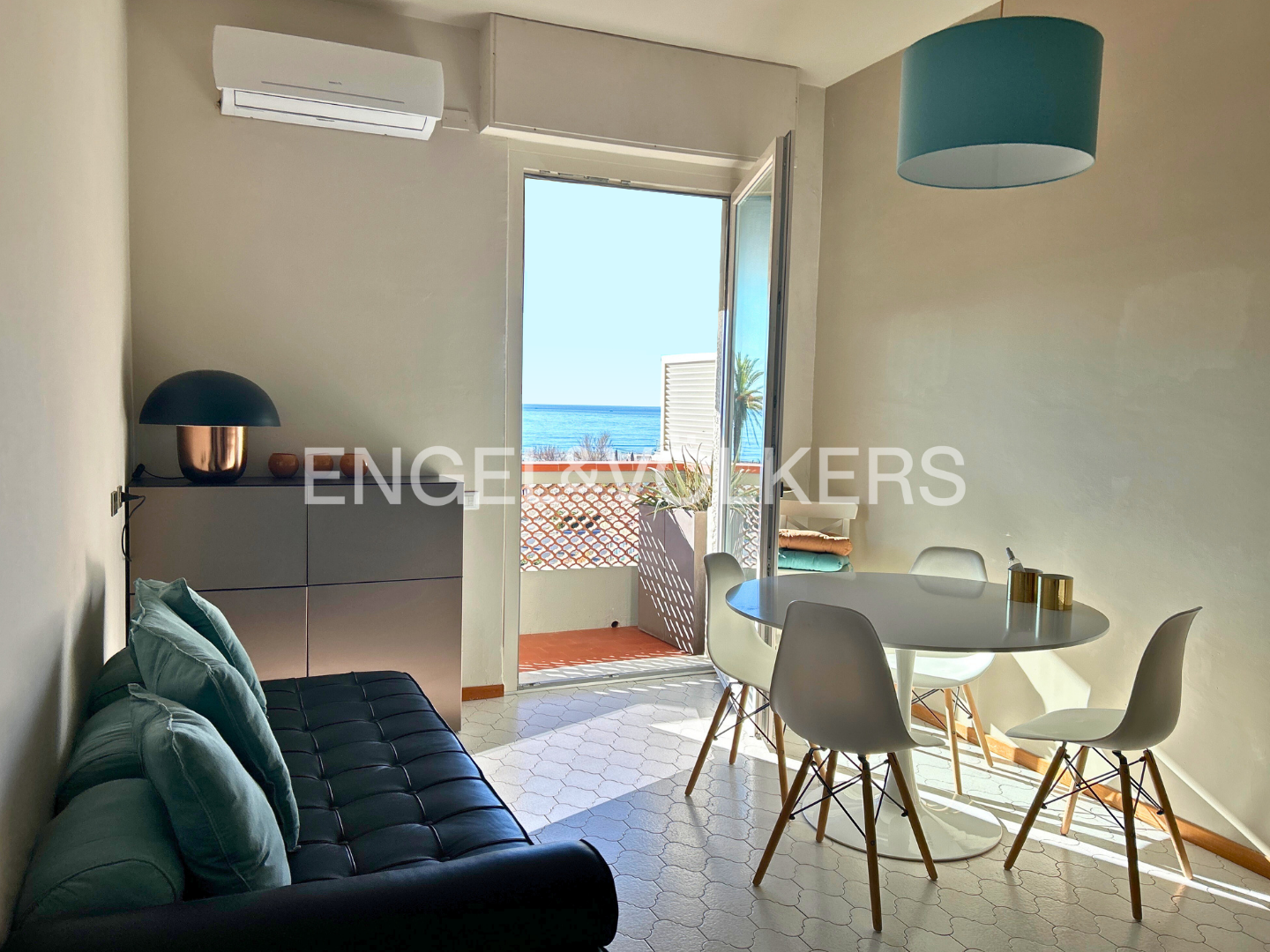 Bright three-room seafront apartment for rent