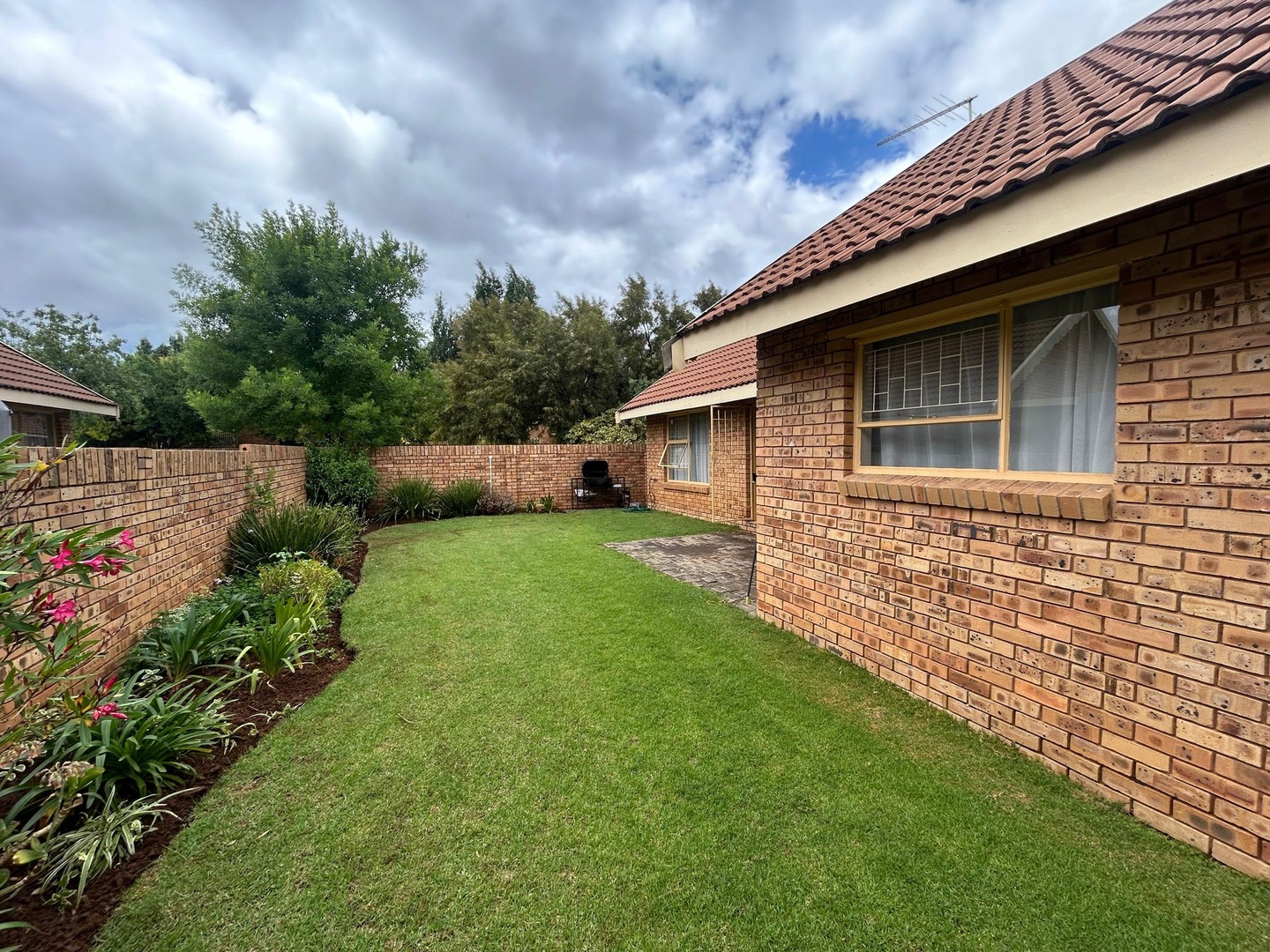 Face brick townhouse with a big garden!