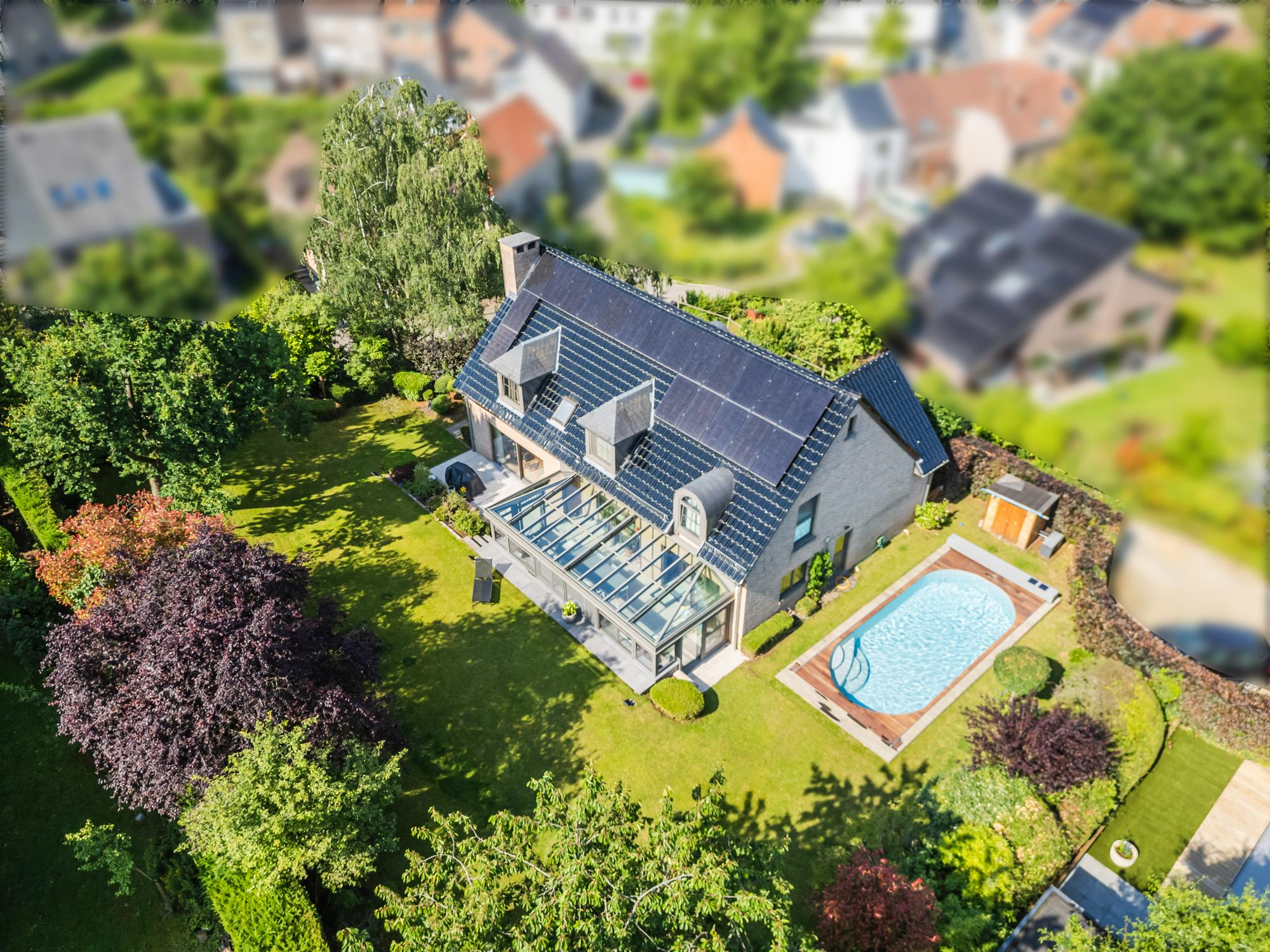 Beautiful 5-bedroom villa with pool
