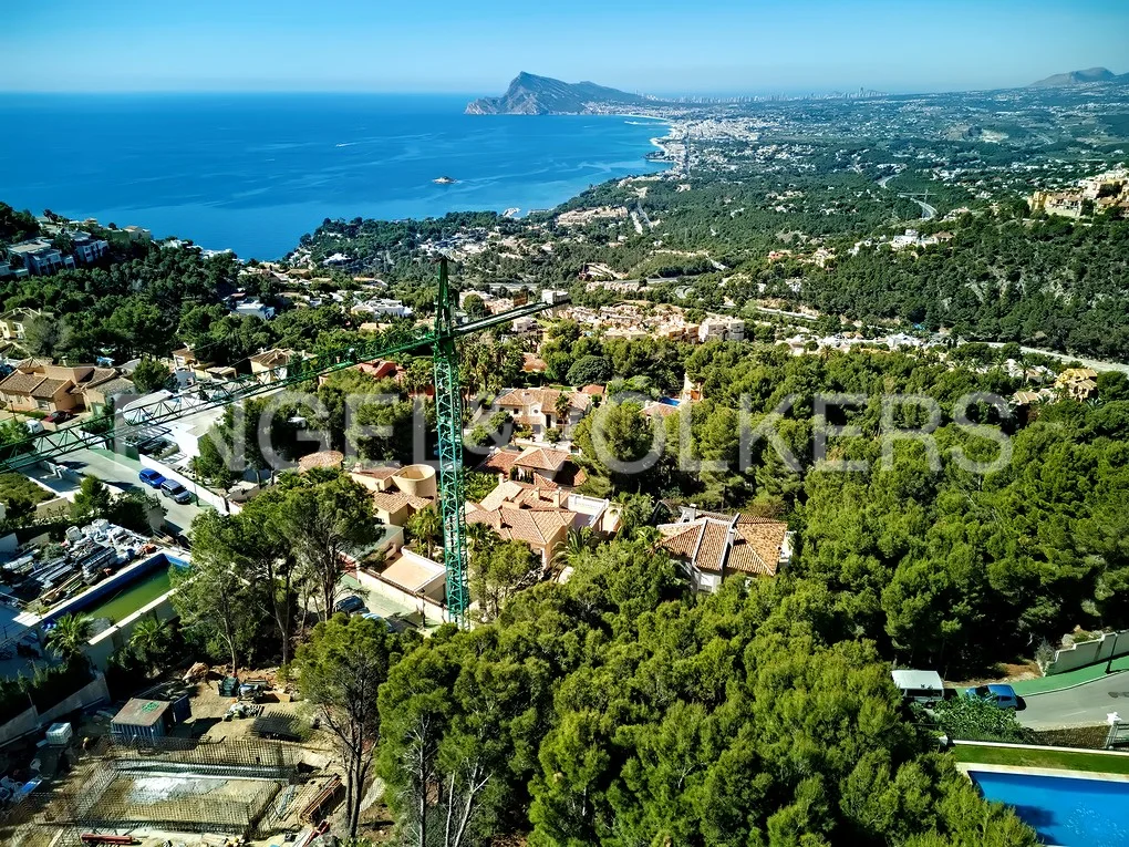 Plot with panoramic views to Altea bay