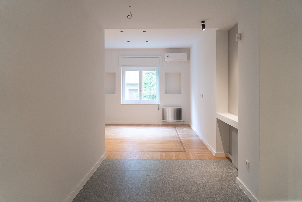 Luxury renovated second floor apartment