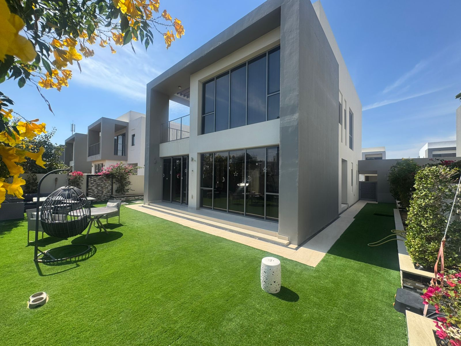 Vacant  |  Exclusive  |  Landscaped Garden
