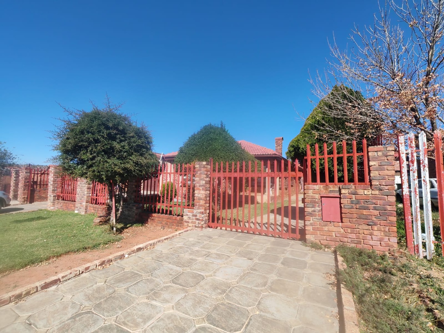 3-Bedroom House for Rent – Mohadin