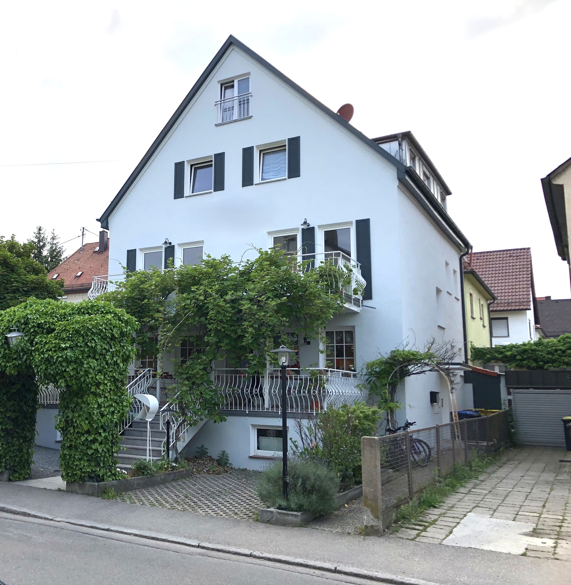 Gut gelegenes Wohn- und Geschäftshaus