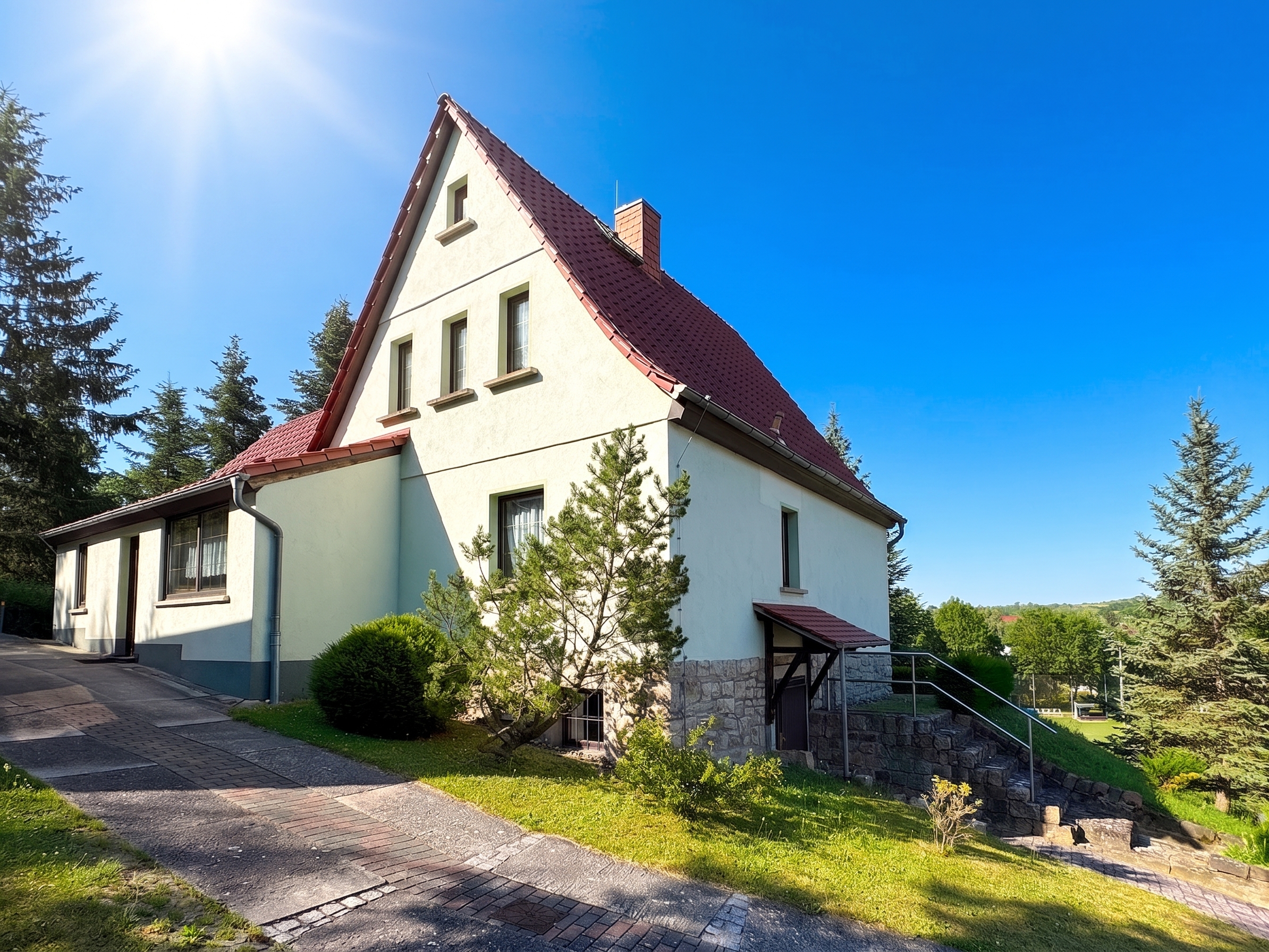 Einzigartiges Anwesen mit parkähnlichem Grundstück und traumhaftem Weitblick