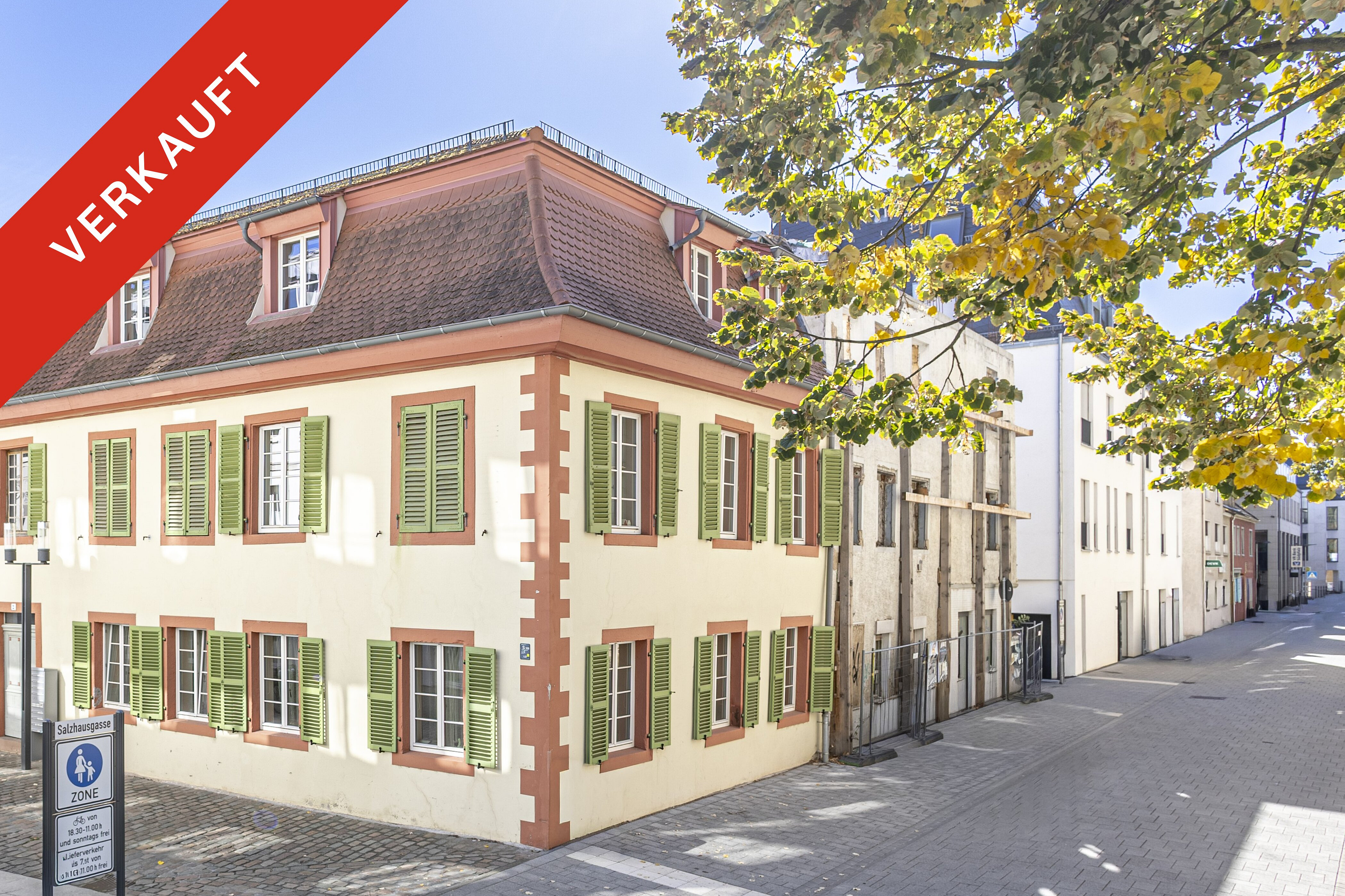 **Verkauft** Modern Wohnen mit Altbau-Charme: Chice Dach-Mansarde (Bj.2016) mit Atelierdecken in bester City-Lage!