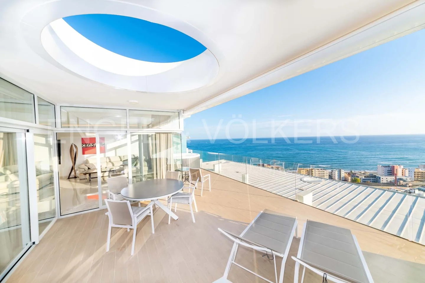 Exclusive penthouse with breathtaking sea views