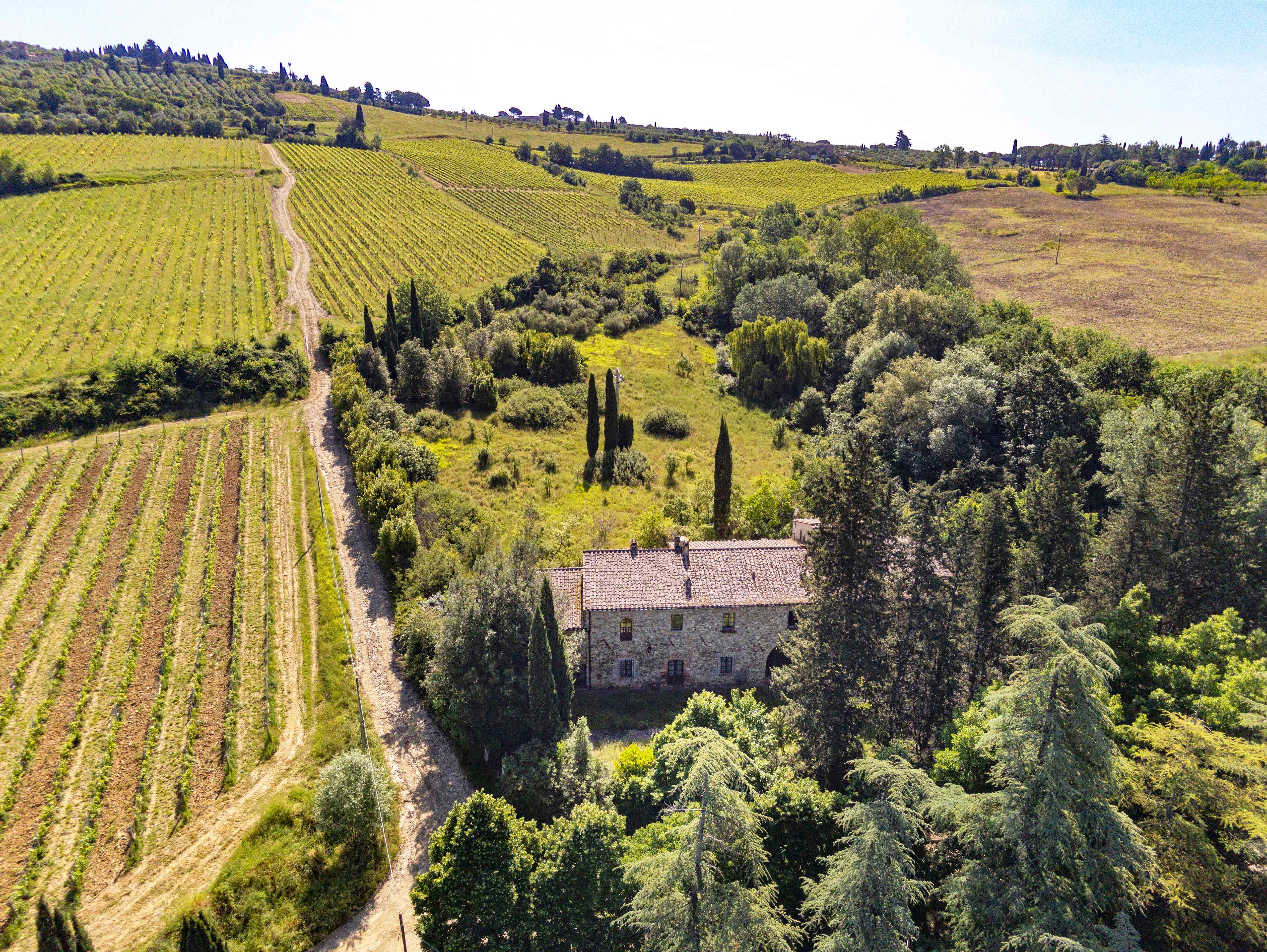 Former cooking school in an ancient farmhouse to be restored