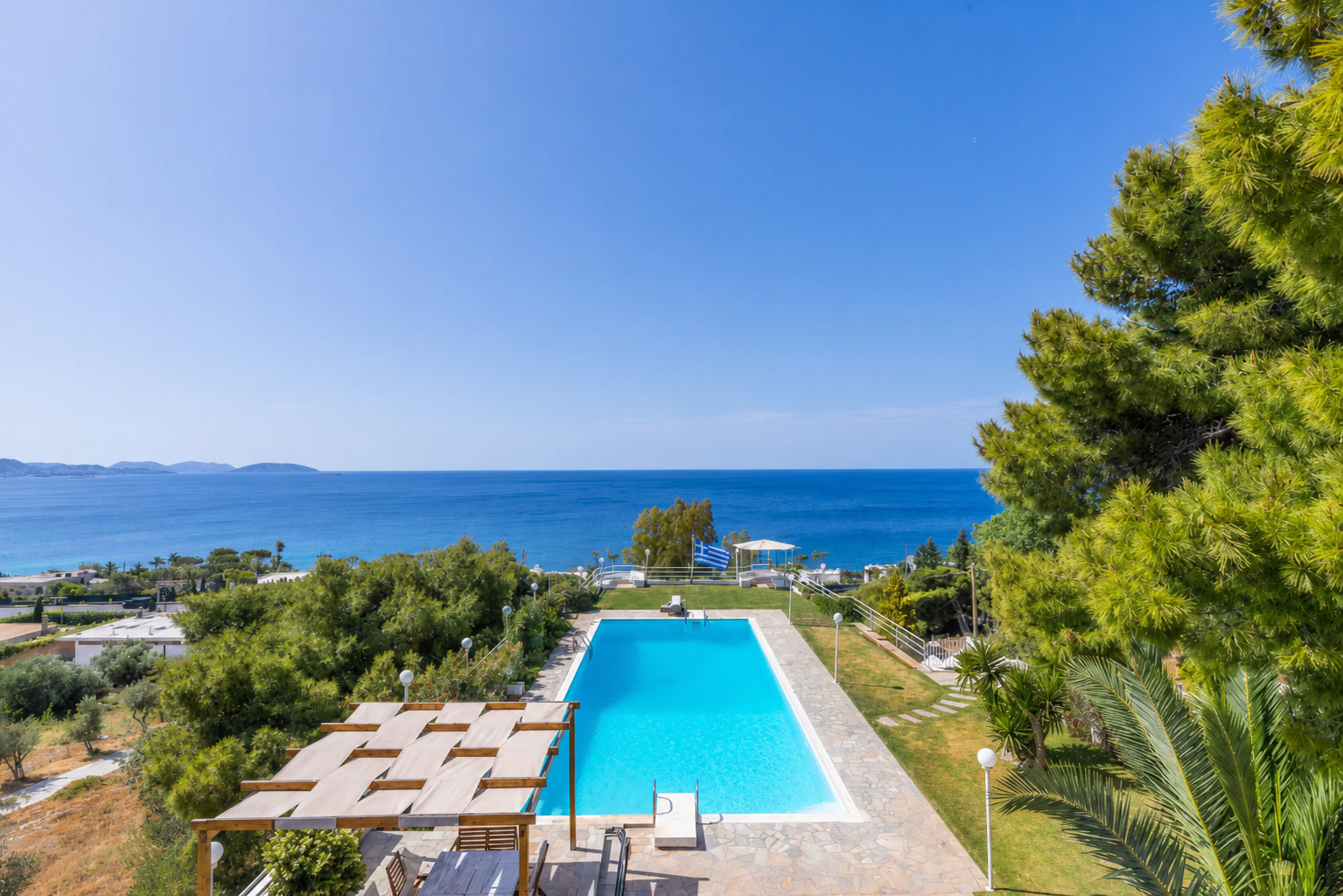 Front sea view villa with private pool in Lagonisi