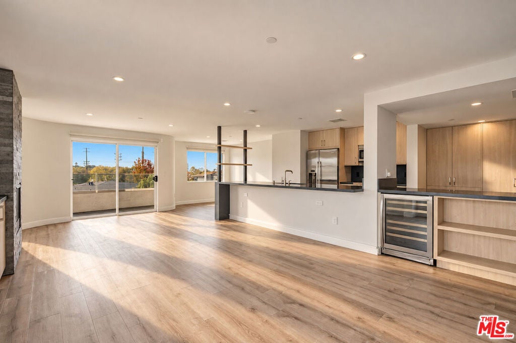 Boutique Luxury Condo with Private Wraparound Terrace