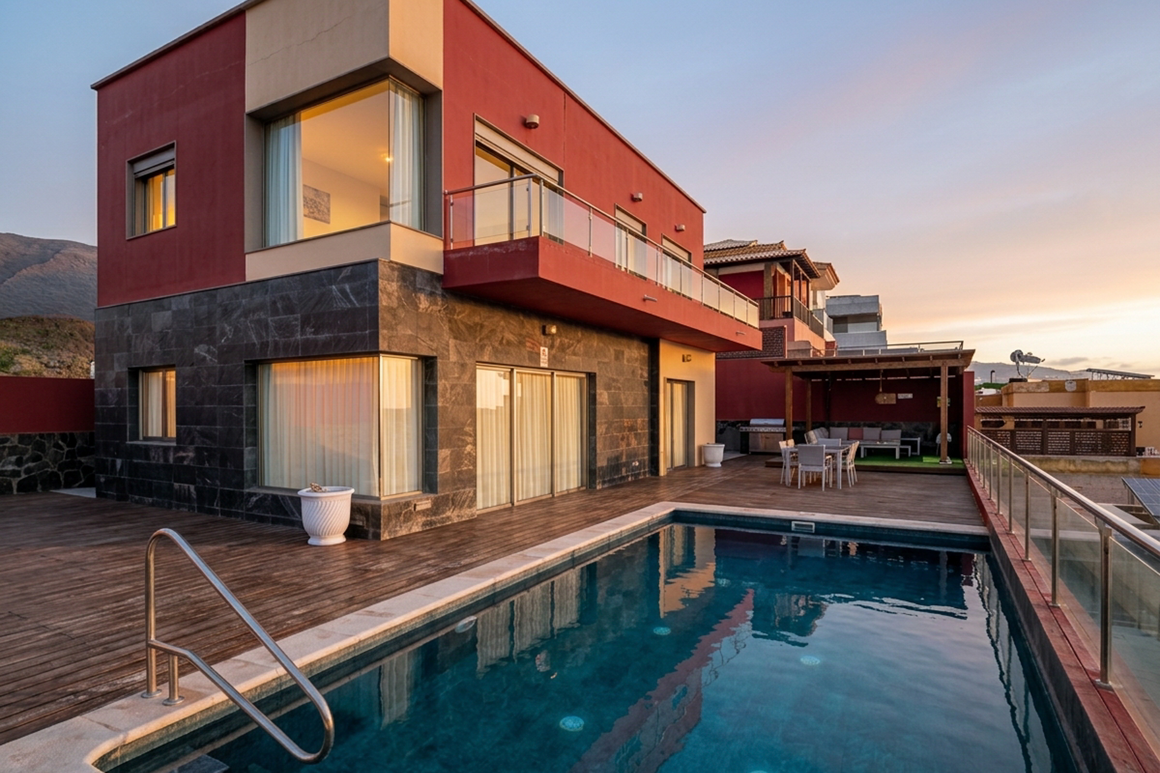 Elegance, privacy, and spacious terraces designed to enjoy an exclusive lifestyle.