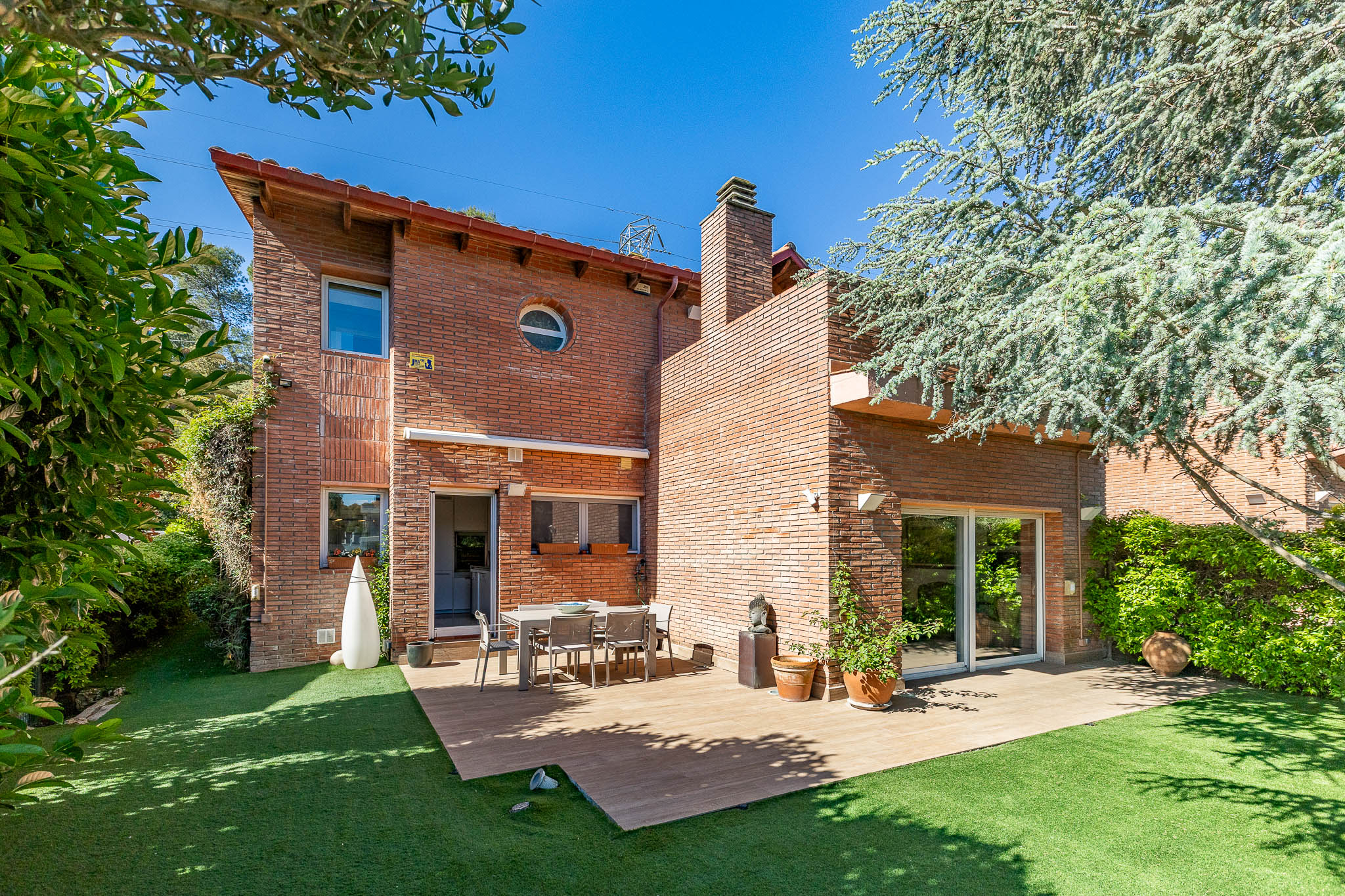 Fabulous semi-detached house with garden in El Golf