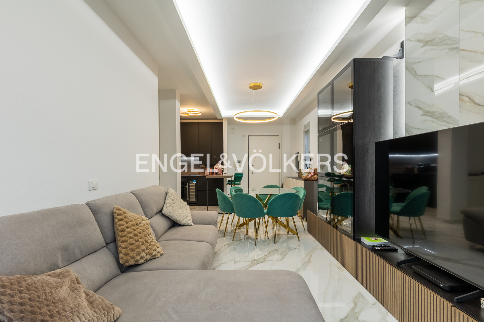 Modern one-bedroom with large terrace